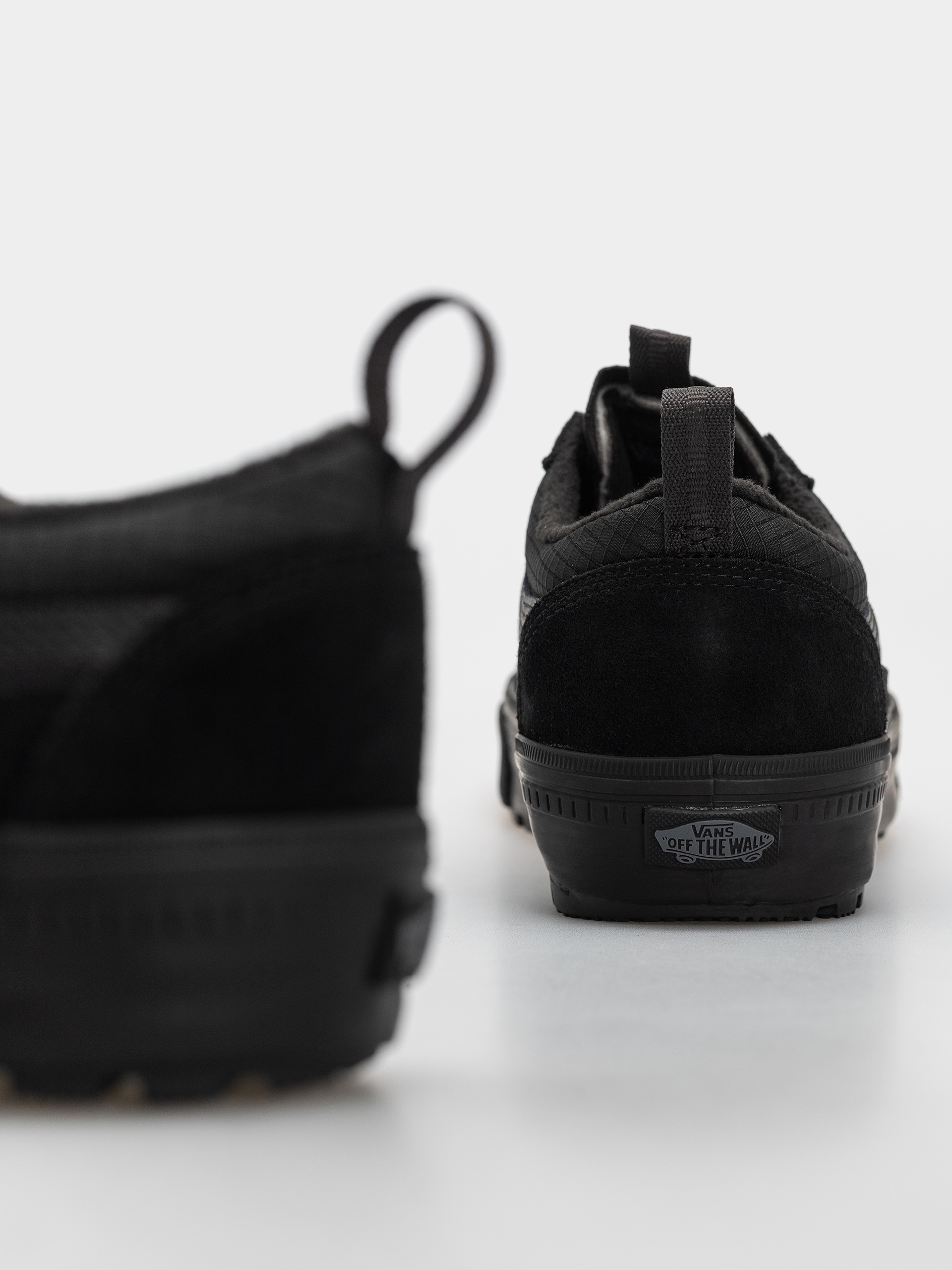 Vans Old Skool Waterproof Insulated Mte Shoes (black/black/gry)