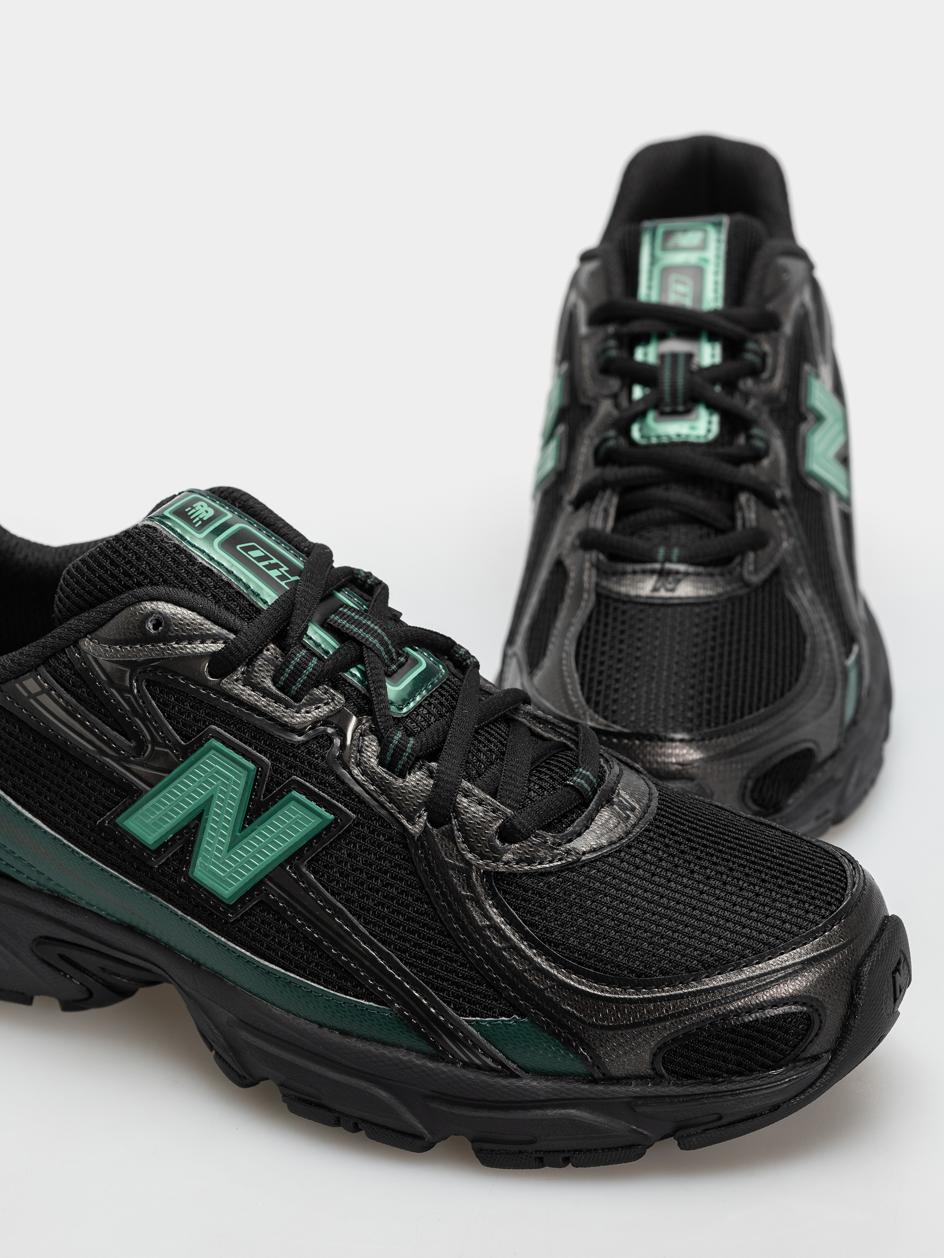 New Balance Shoes 740 (black/nordic green)