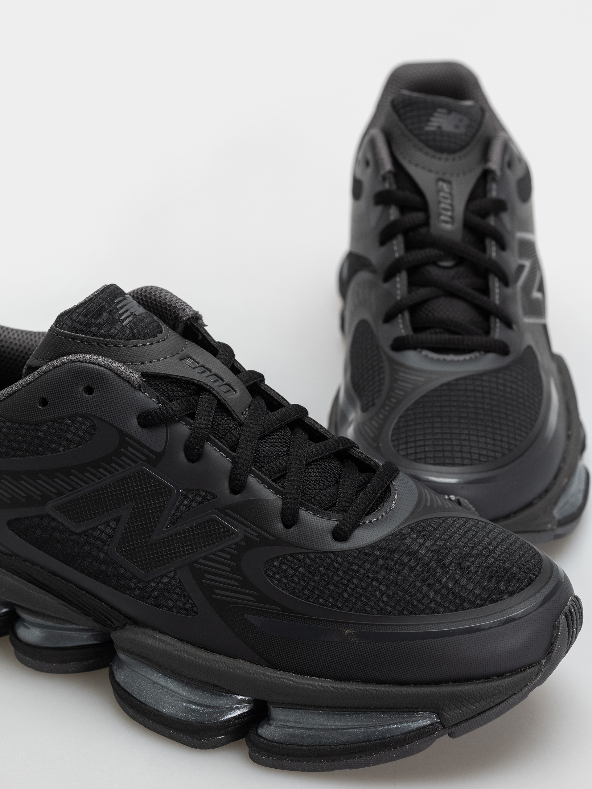 New Balance 2000 Shoes (black/black cement/magnet)