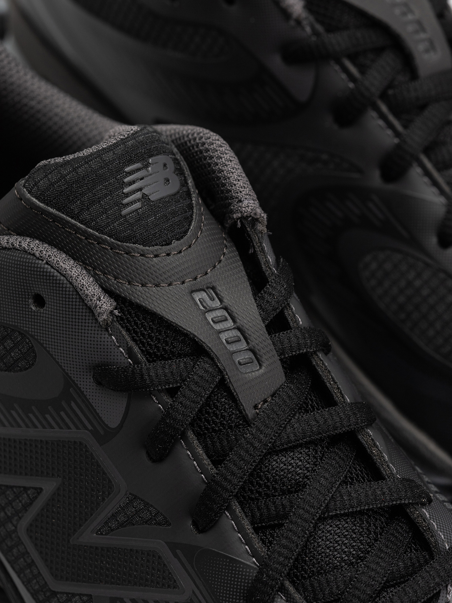 New Balance 2000 Shoes (black/black cement/magnet)
