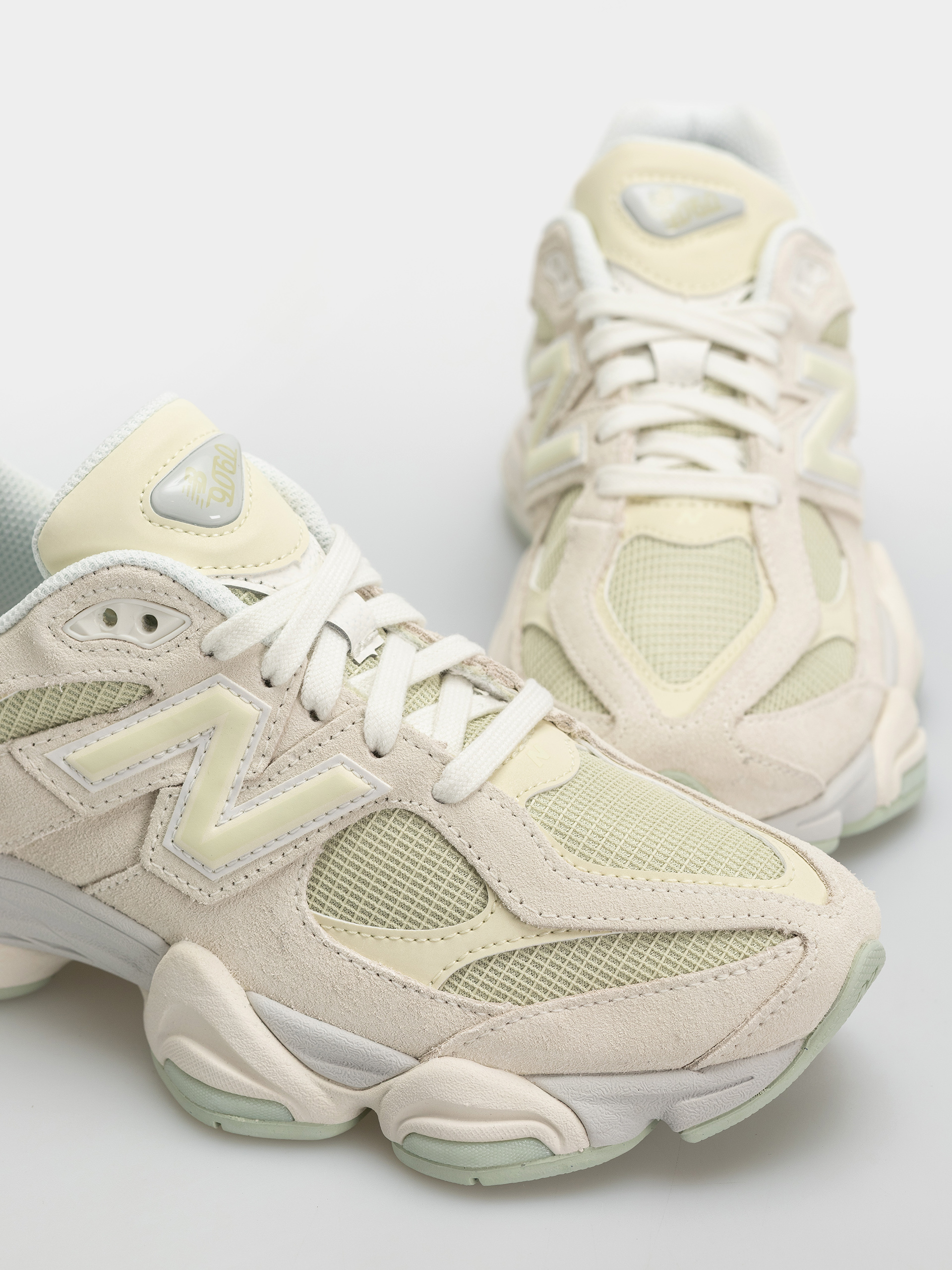 New Balance Shoes 9060 (pistachio butter/angora)