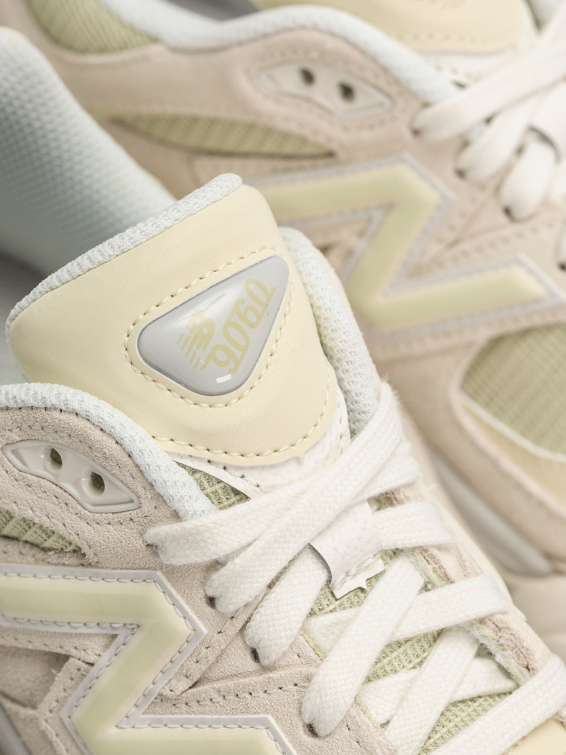 New Balance Schuhe 9060 (pistachio butter/angora)