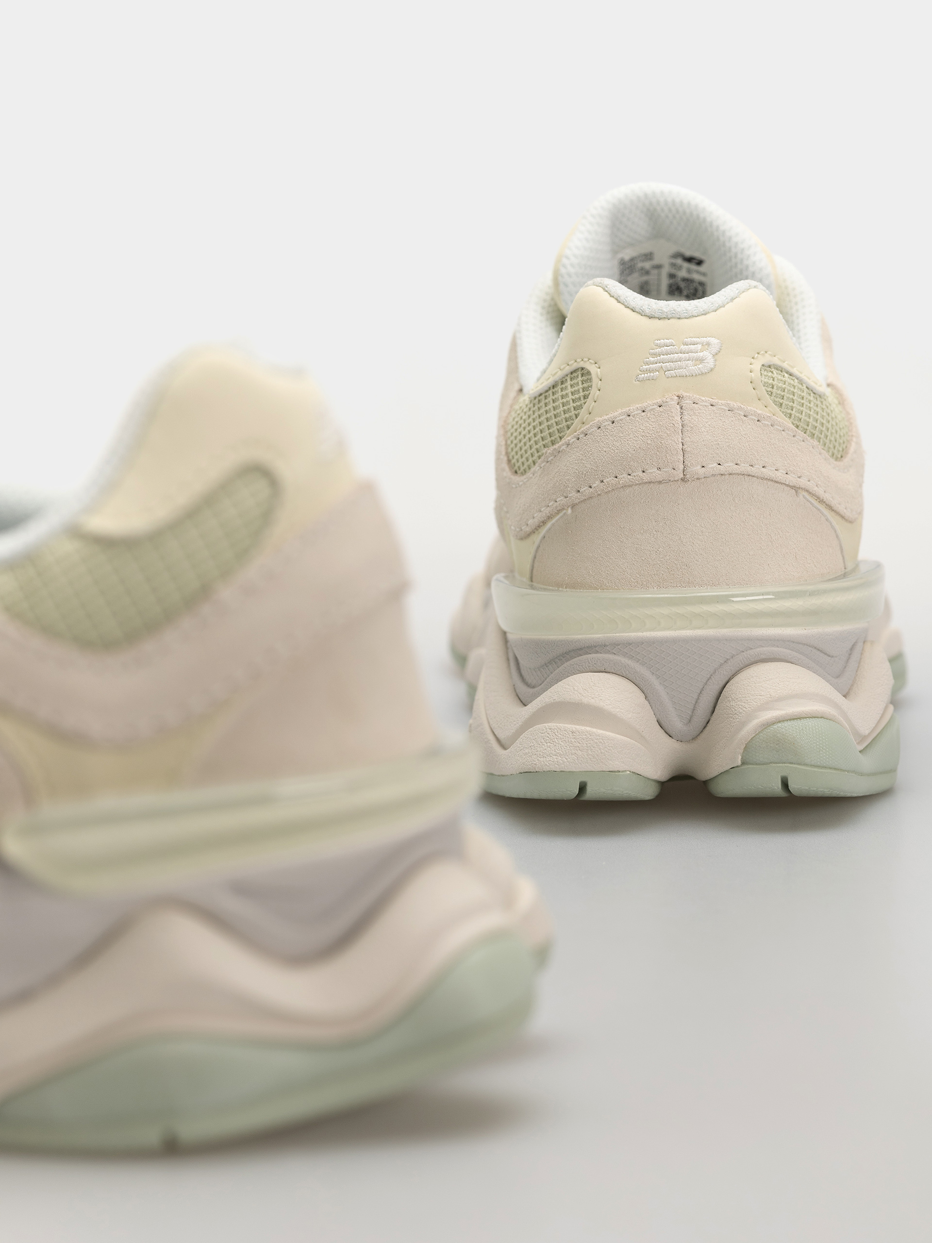 New Balance Shoes 9060 (pistachio butter/angora)
