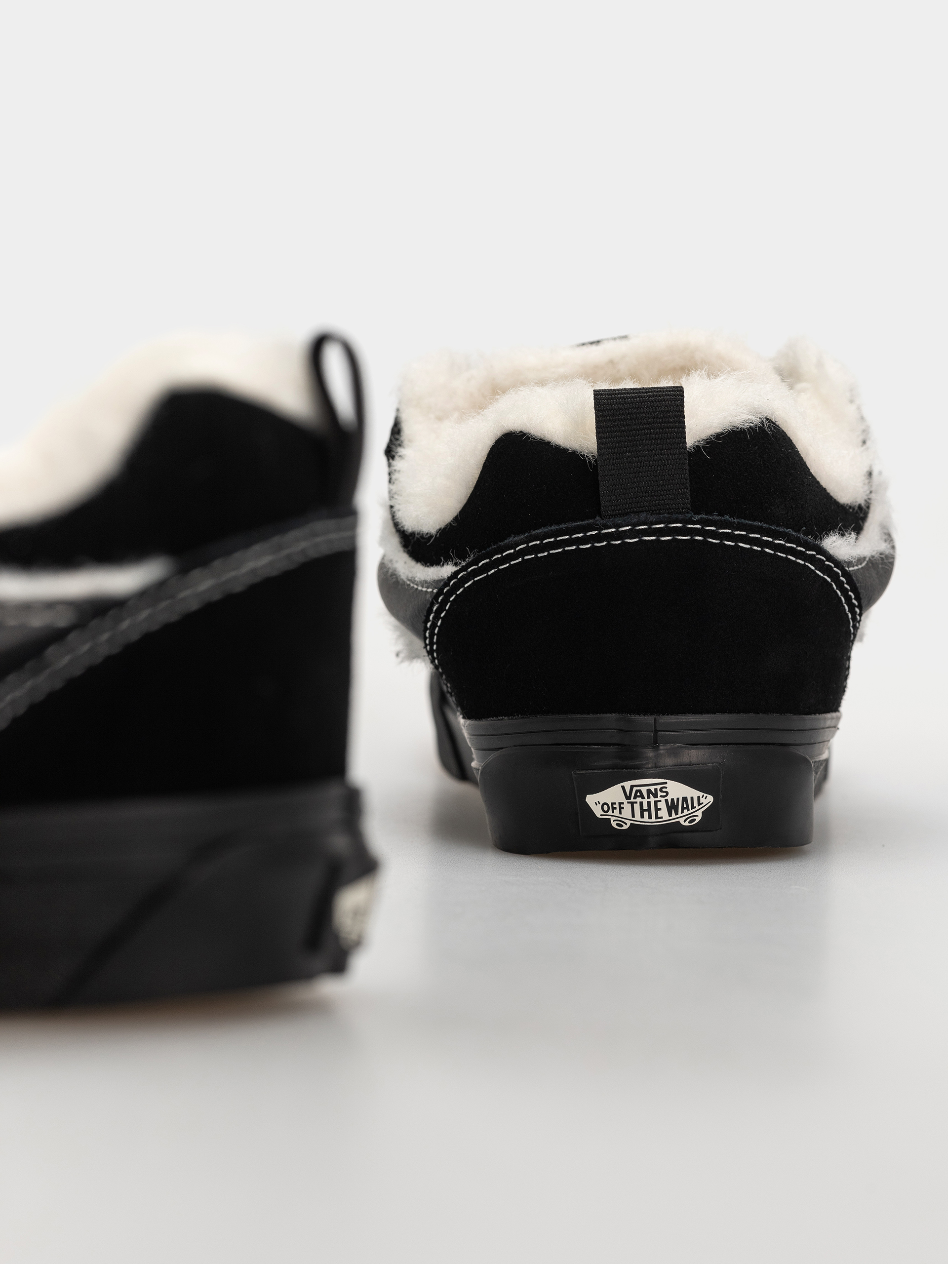 Vans Knu Skool Shoes (black)