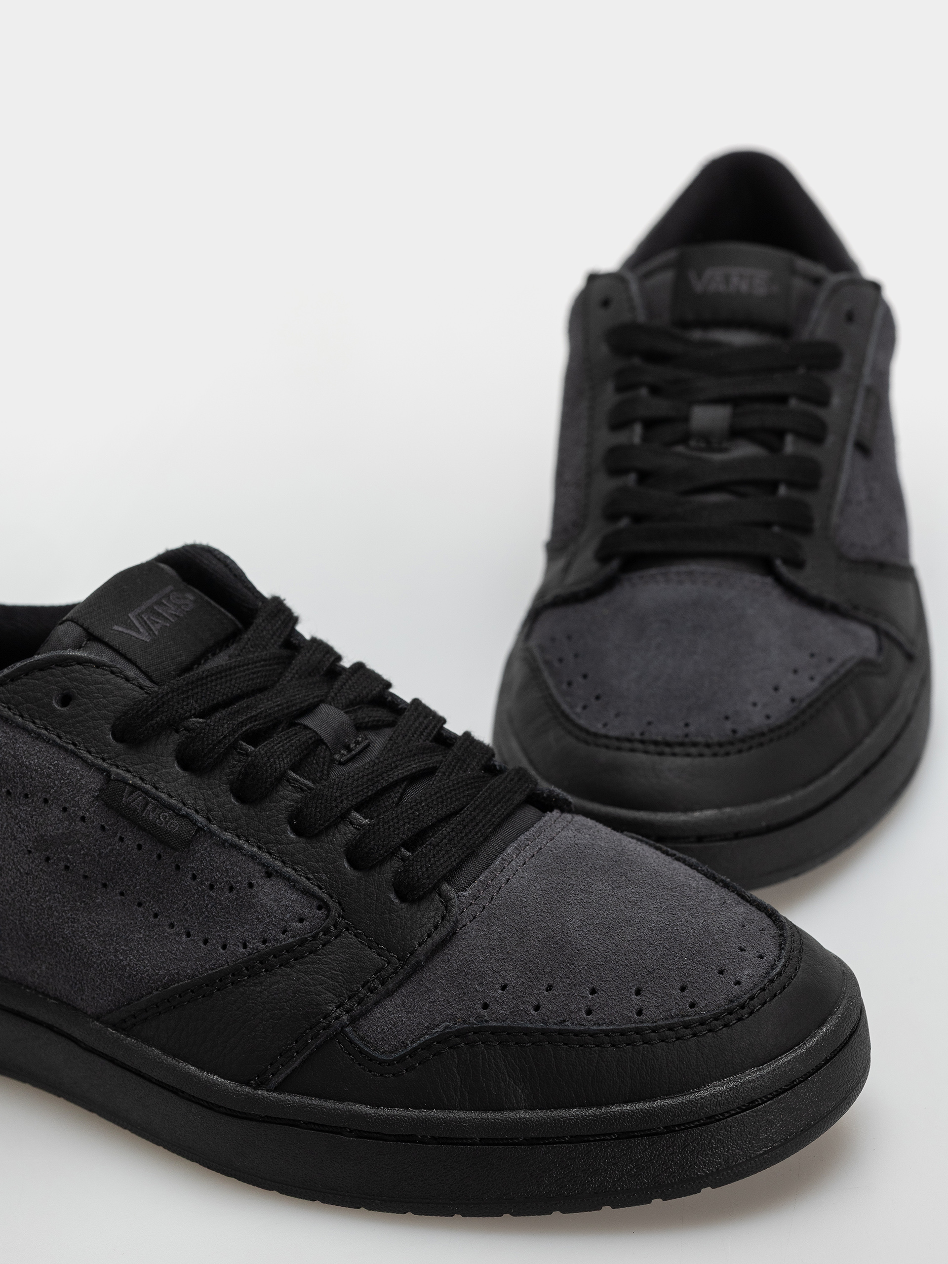 Vans Court Low Shoes (black/gray)