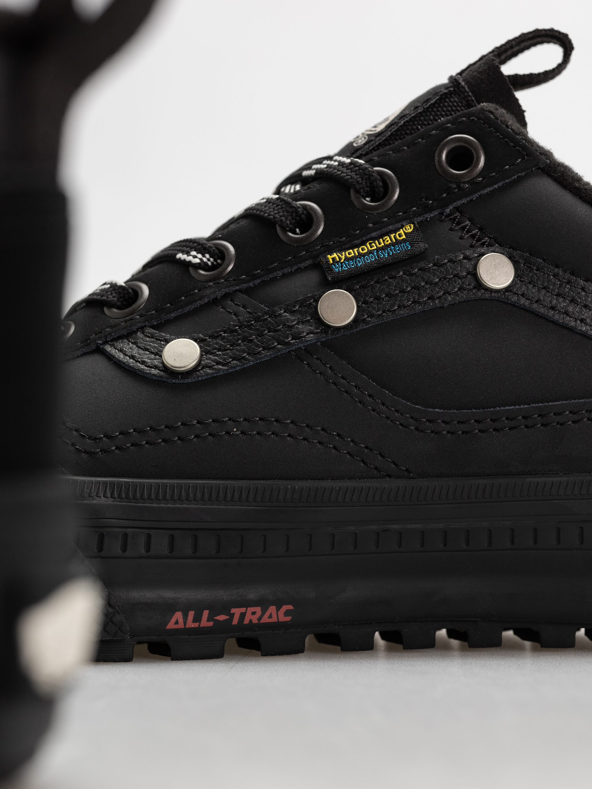 Vans Old Skool Waterproof Insulated Mte Shoes (black)