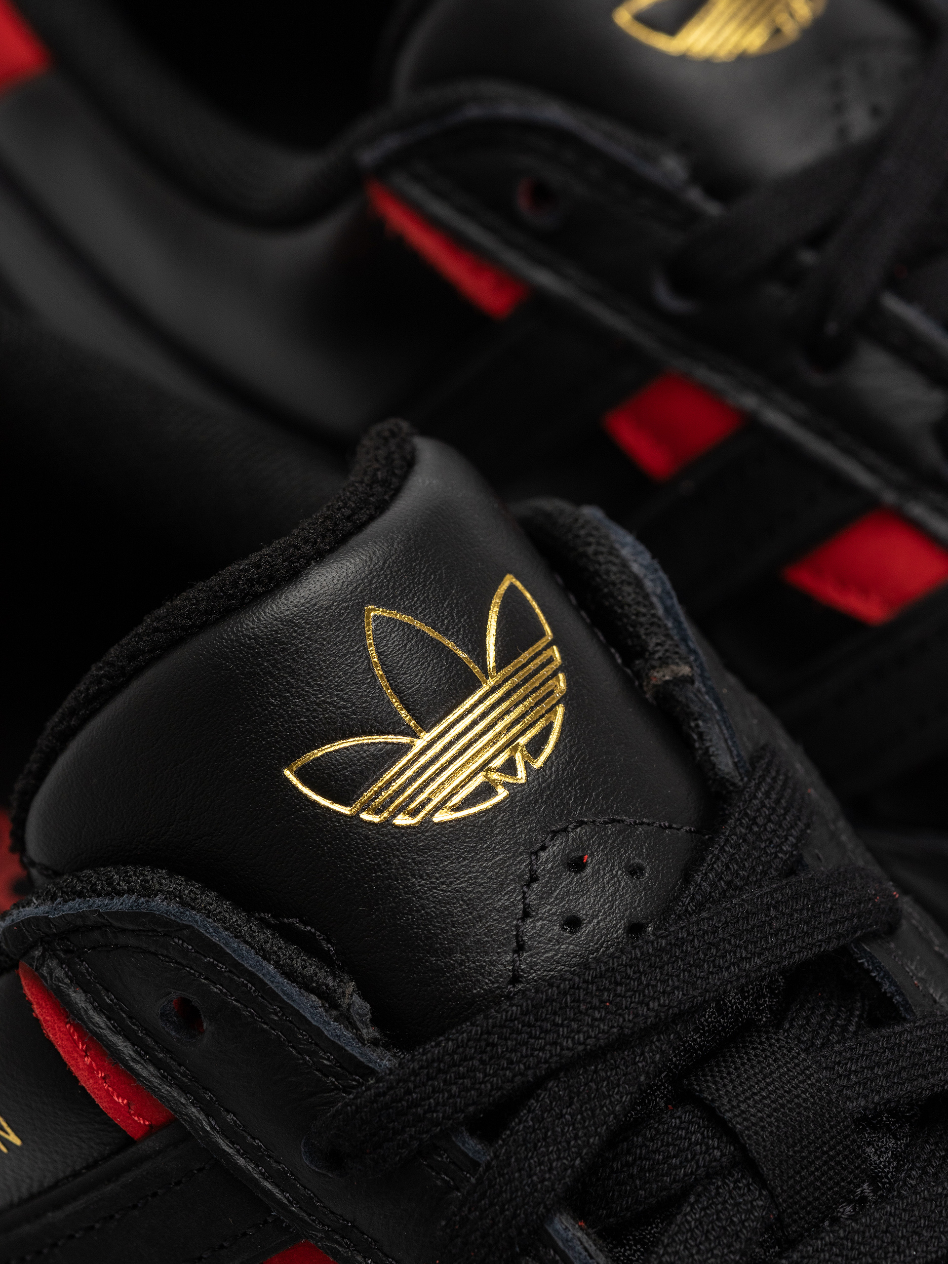 adidas Tyshawn II Shoes (cblack/cblack/betsca)