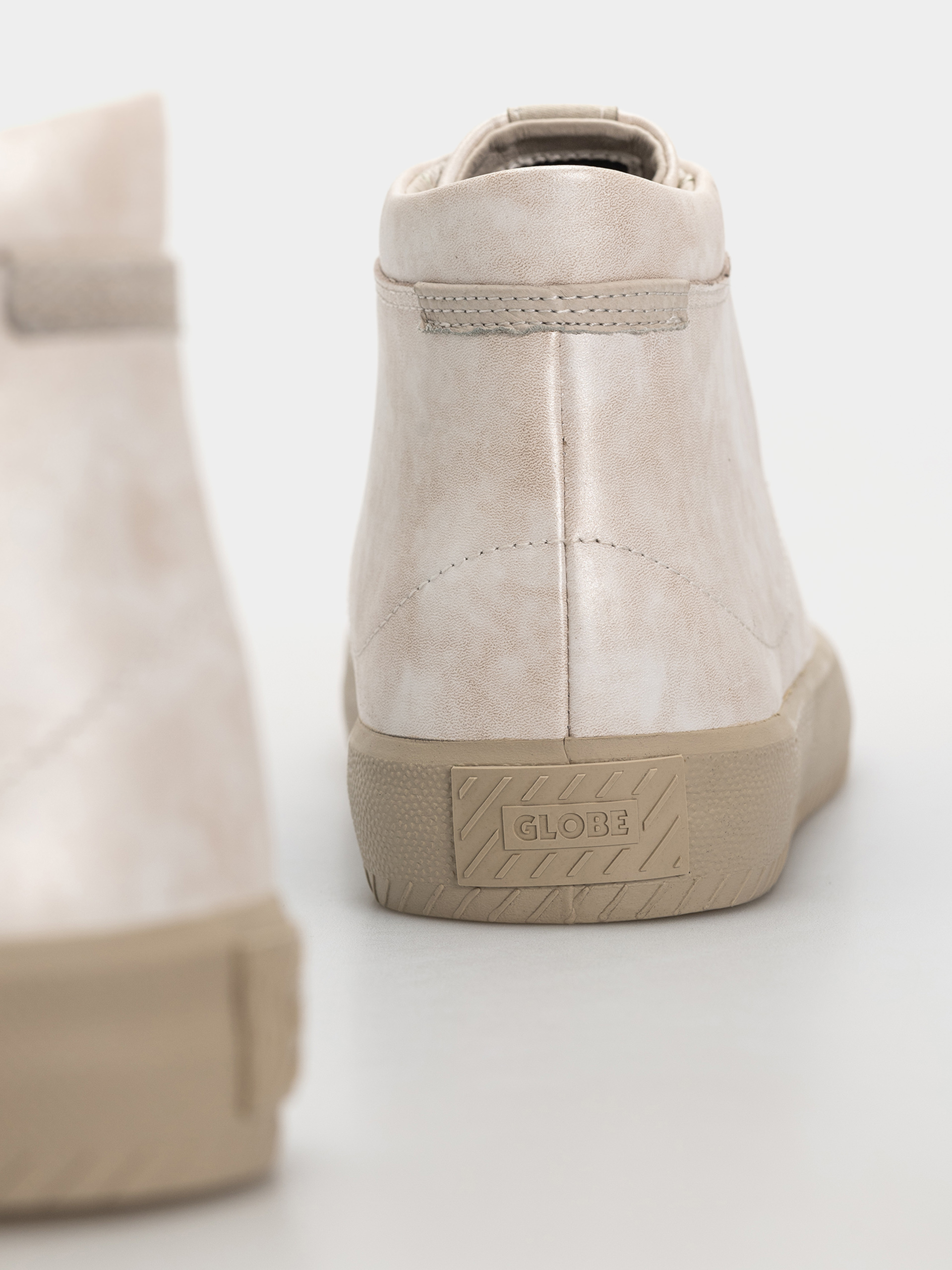 Globe Schuhe Melbek High (white pearlized/montano)