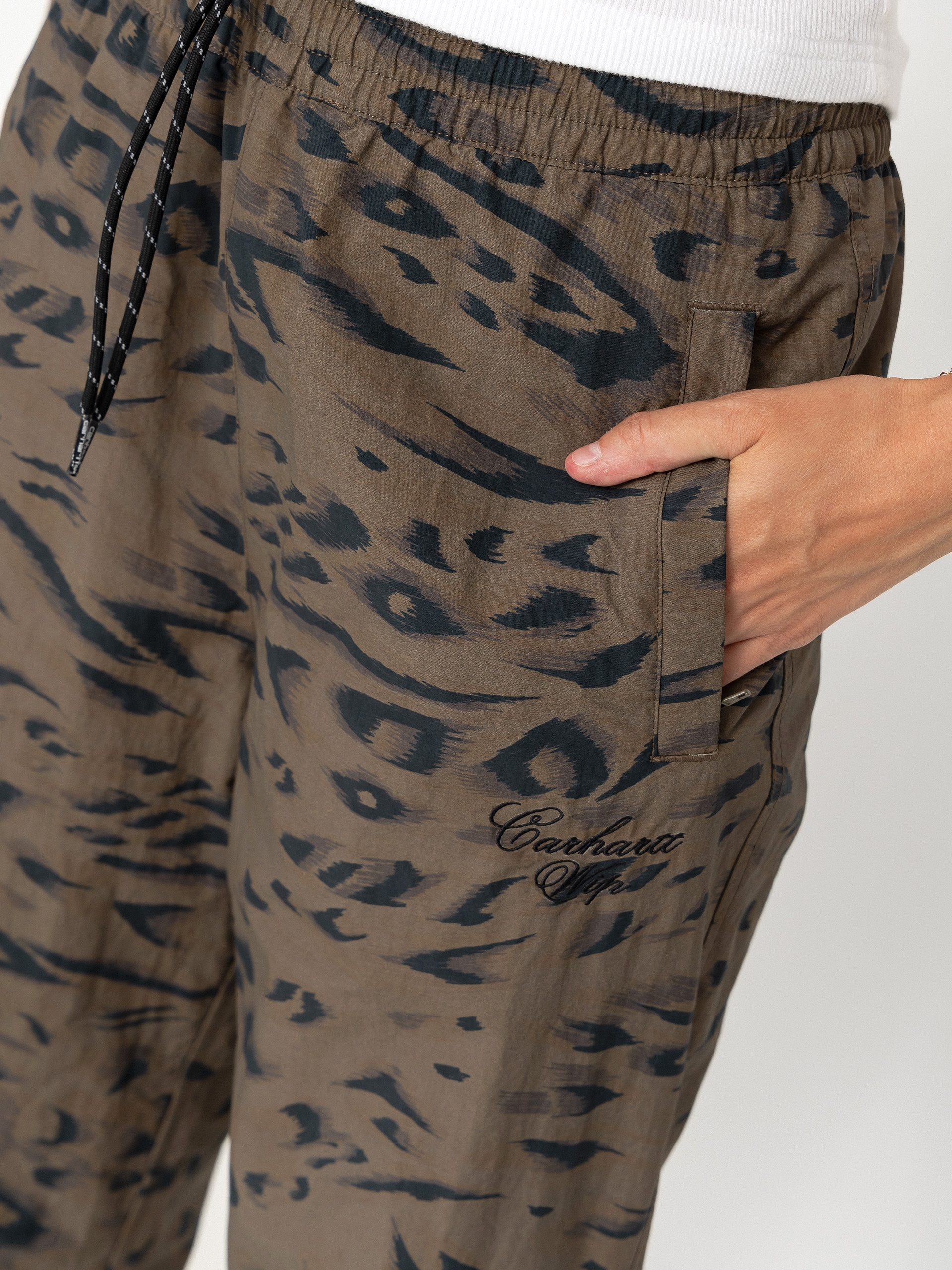 Carhartt WIP Travon Wmn Pants (duck feather print cypress/black)