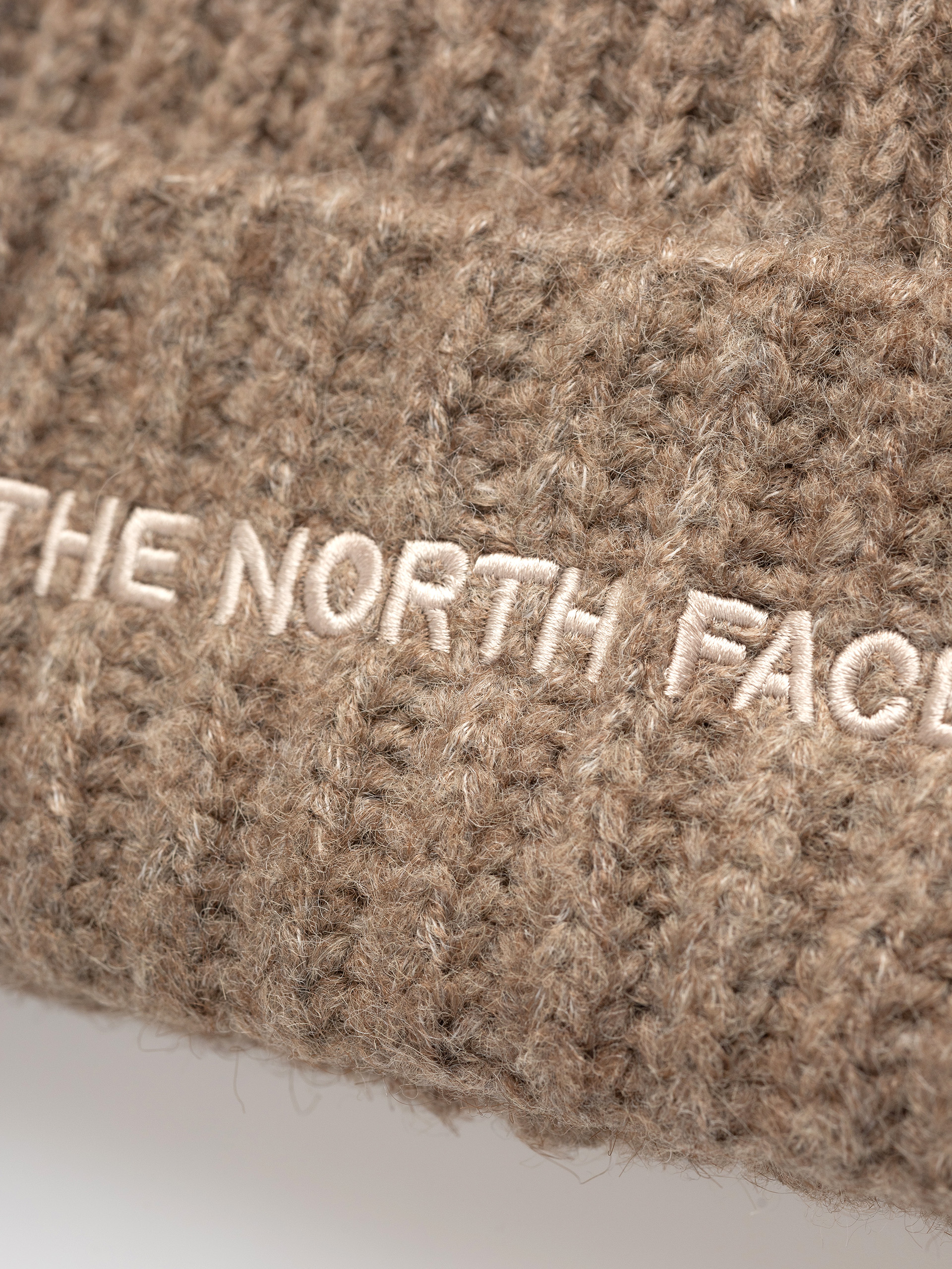 The North Face Fohair Cabin Mütze (garnet)