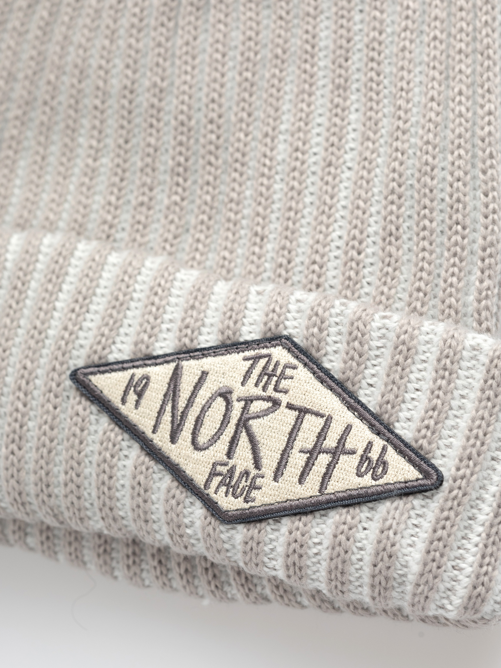 The North Face Salty Lined Se Beanie (stone slab/tnf 66 patch)