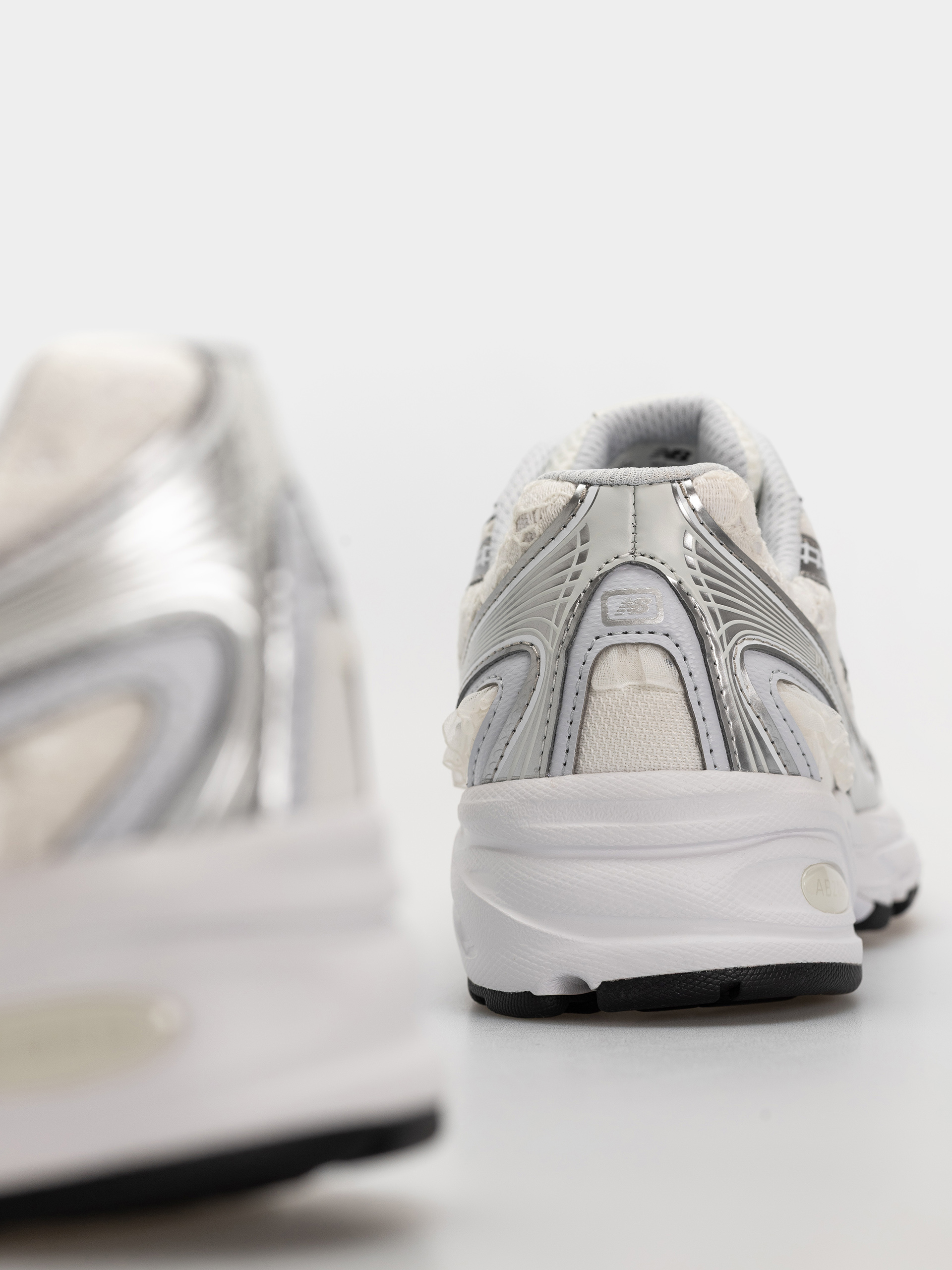 New Balance 740 Schuhe (linen/silver metallic)