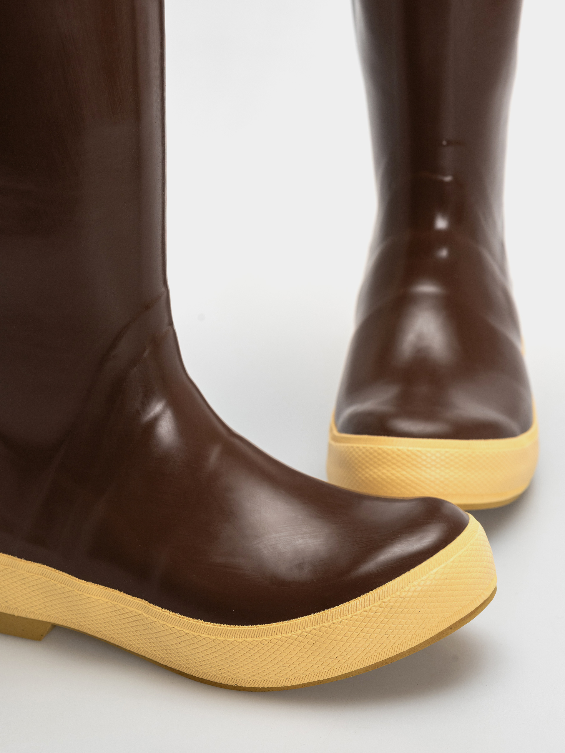 Xtratuf Salmon Sisters 15 Legacy Boot Wmn Shoes (brown tin fish)