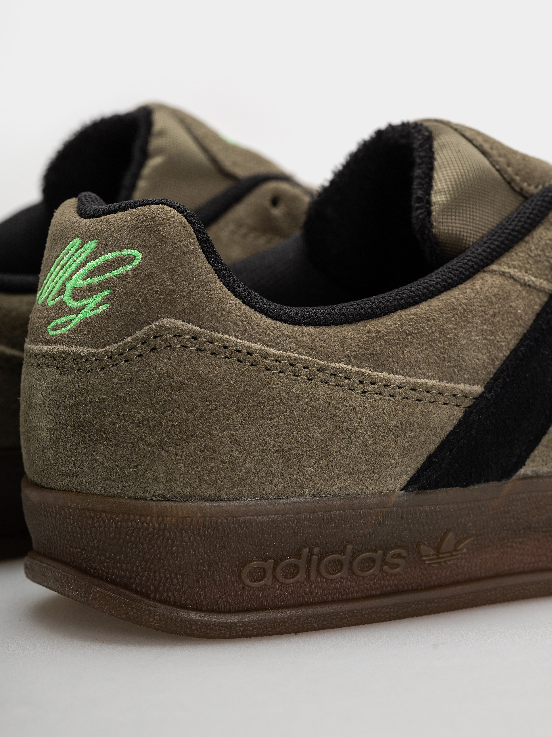 adidas Aloha Super Schuhe (olistr/cblack/gum5)