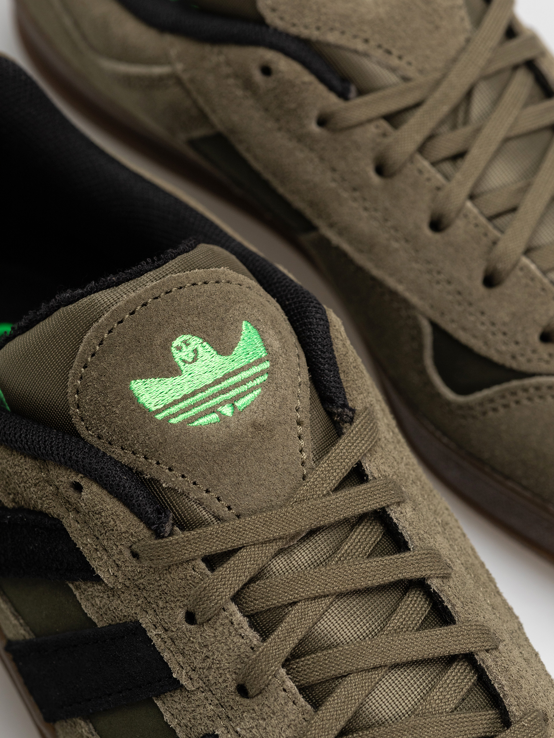 adidas Aloha Super Schuhe (olistr/cblack/gum5)