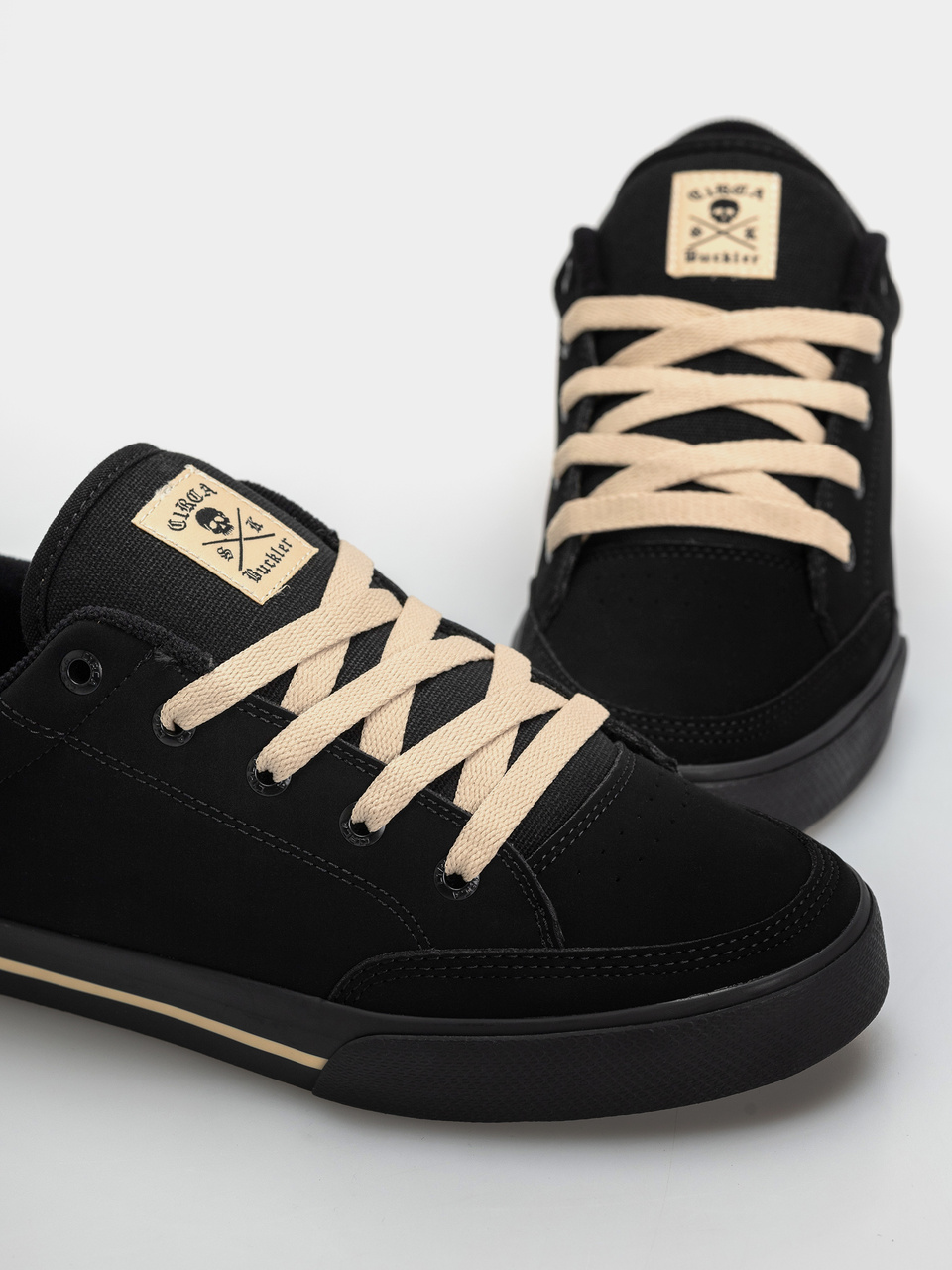 Circa Schuhe Buckler Sk (black sand)