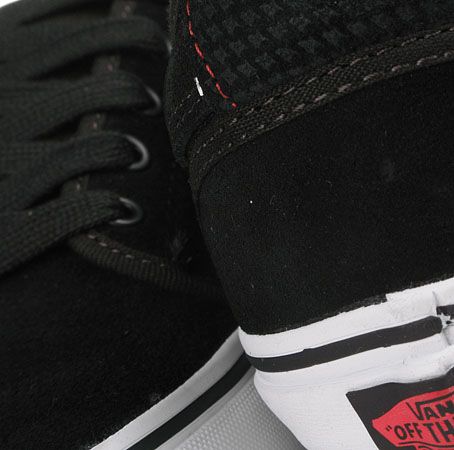 vans chukka low black red