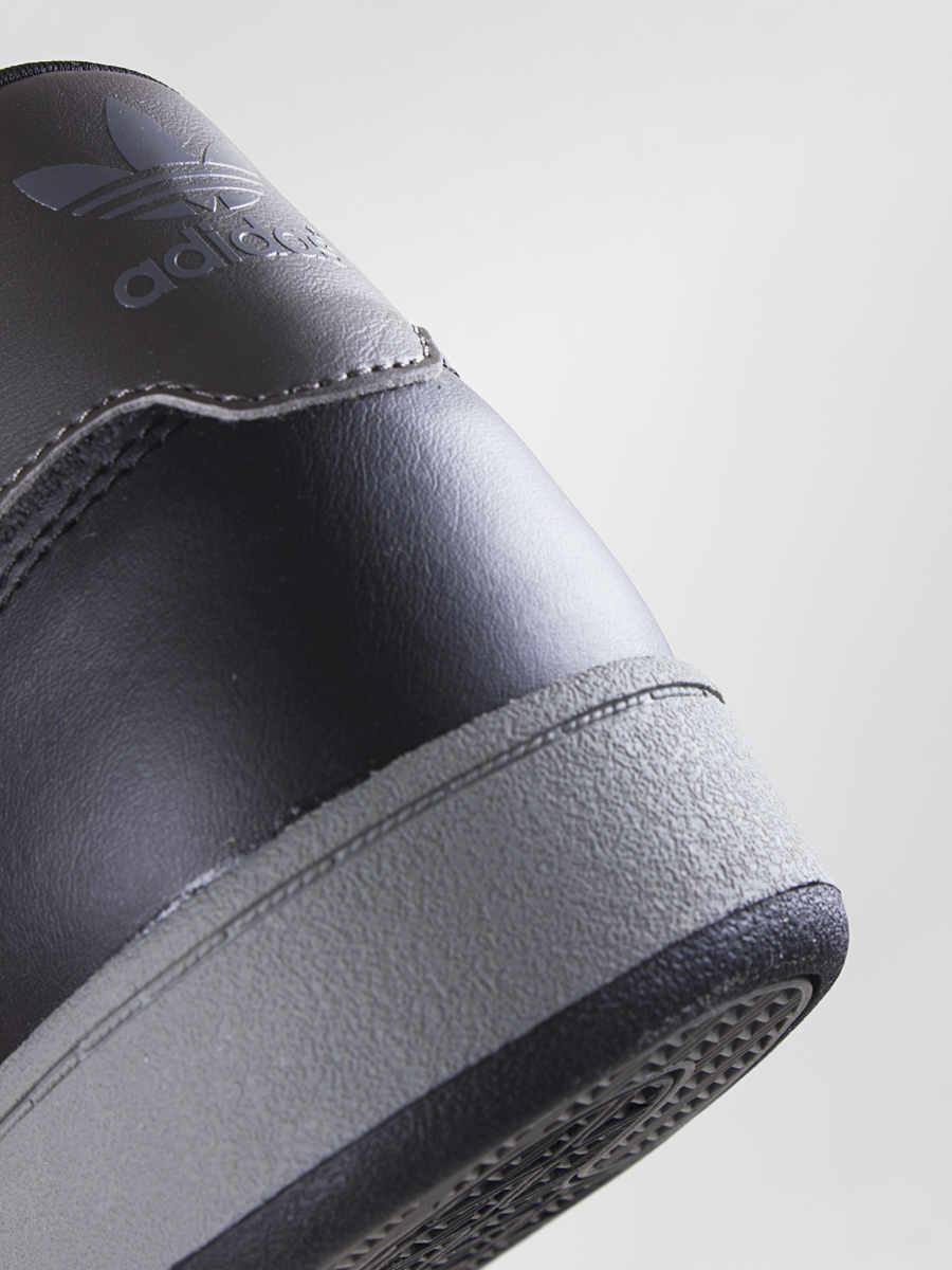 adidas shoes Varial Low (black/sun/unired)