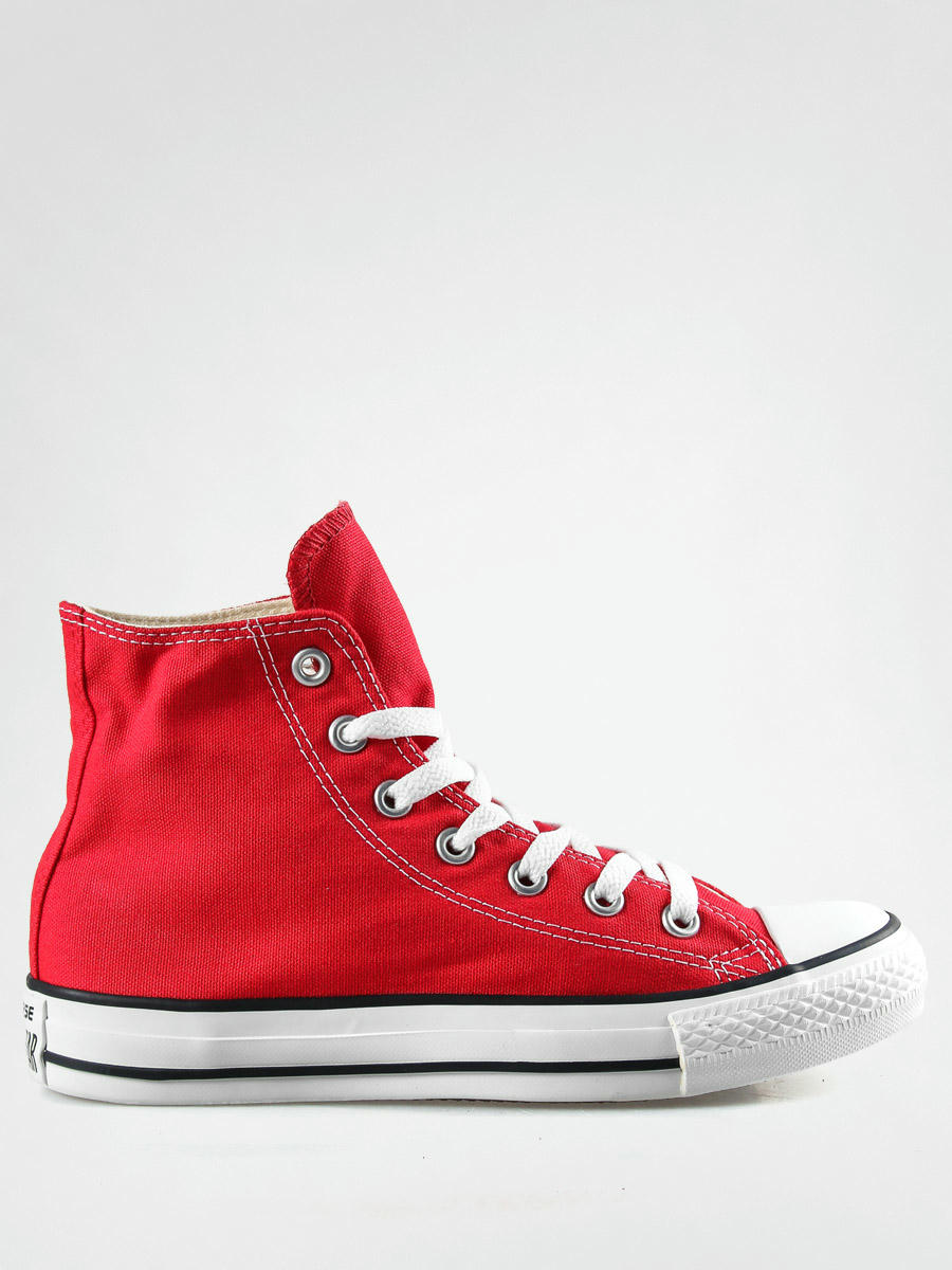 company that manufactures chuck taylor shoes