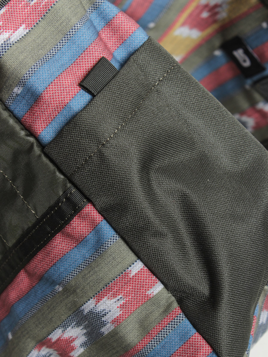 Burton Travel bag Synth Messenger (ikat)