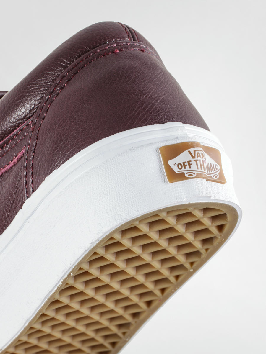 vans era winetasting