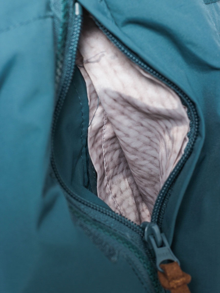 Mens Westbeach Snowboard jacket Cambie Puffer (haunted)