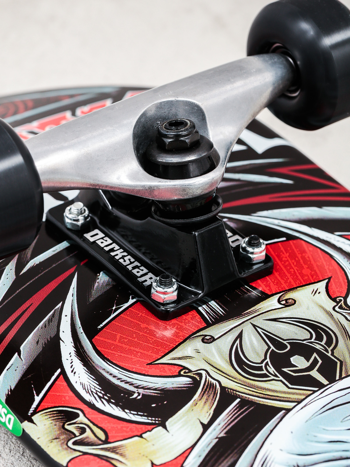 Darkstar Skateboard Crest (red/black)