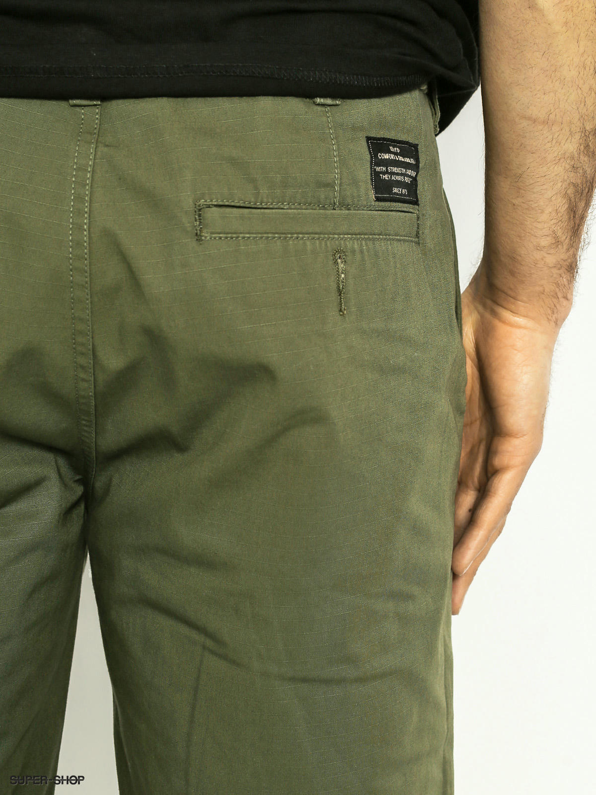 levis green shorts