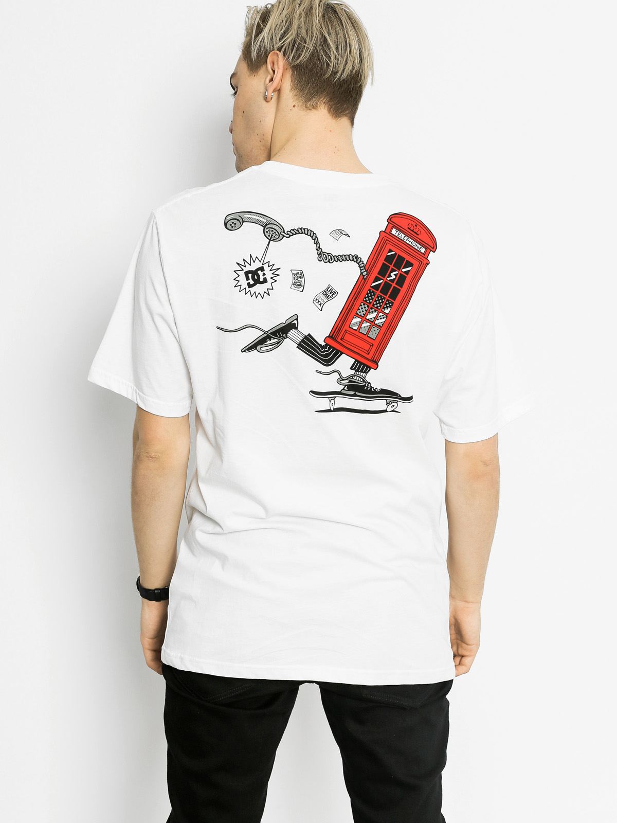 DC T-Shirt Kiosk (white)