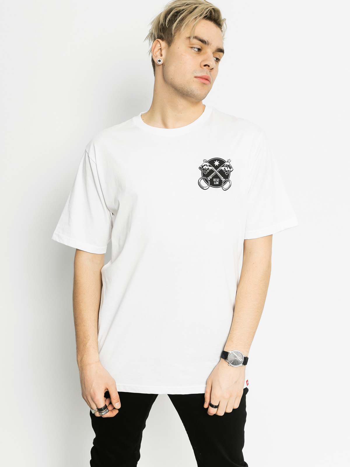 DC T-Shirt Kiosk (white)