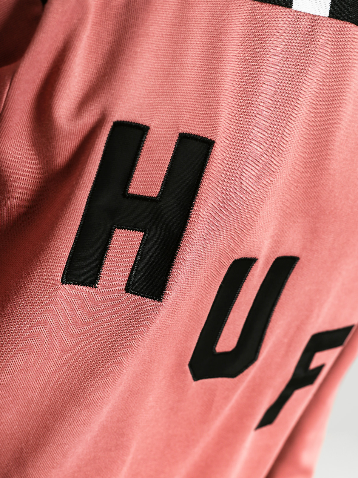 HUF Sweatshirt Aggro Football (salmon)