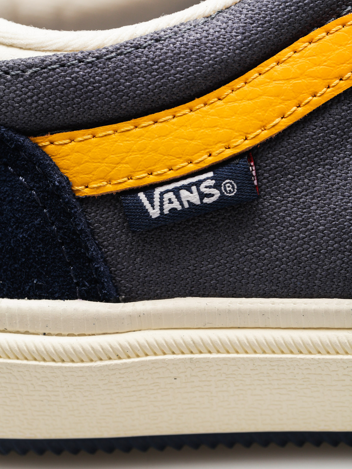 Vans Shoes Gilbert Crockett (antique/navy)