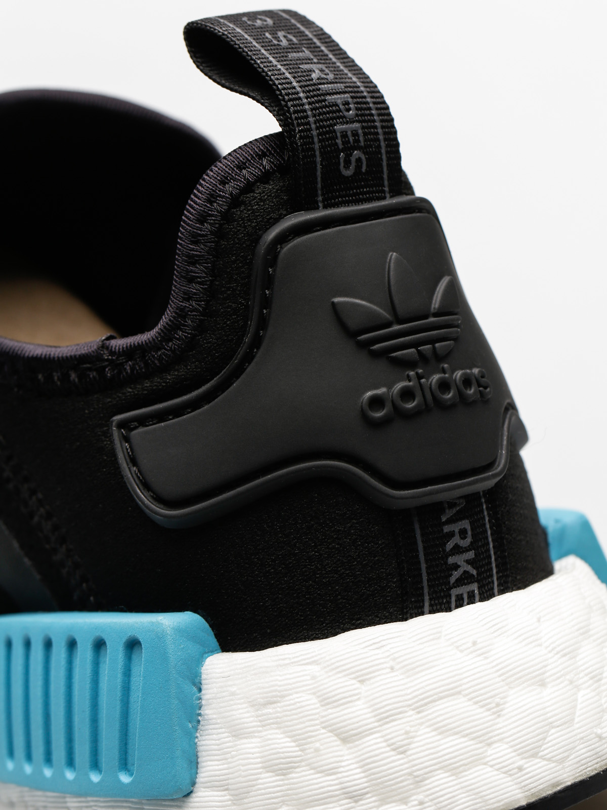 adidas Schuhe Nmd R1 Wmn (core black/core black/icey blue f17)