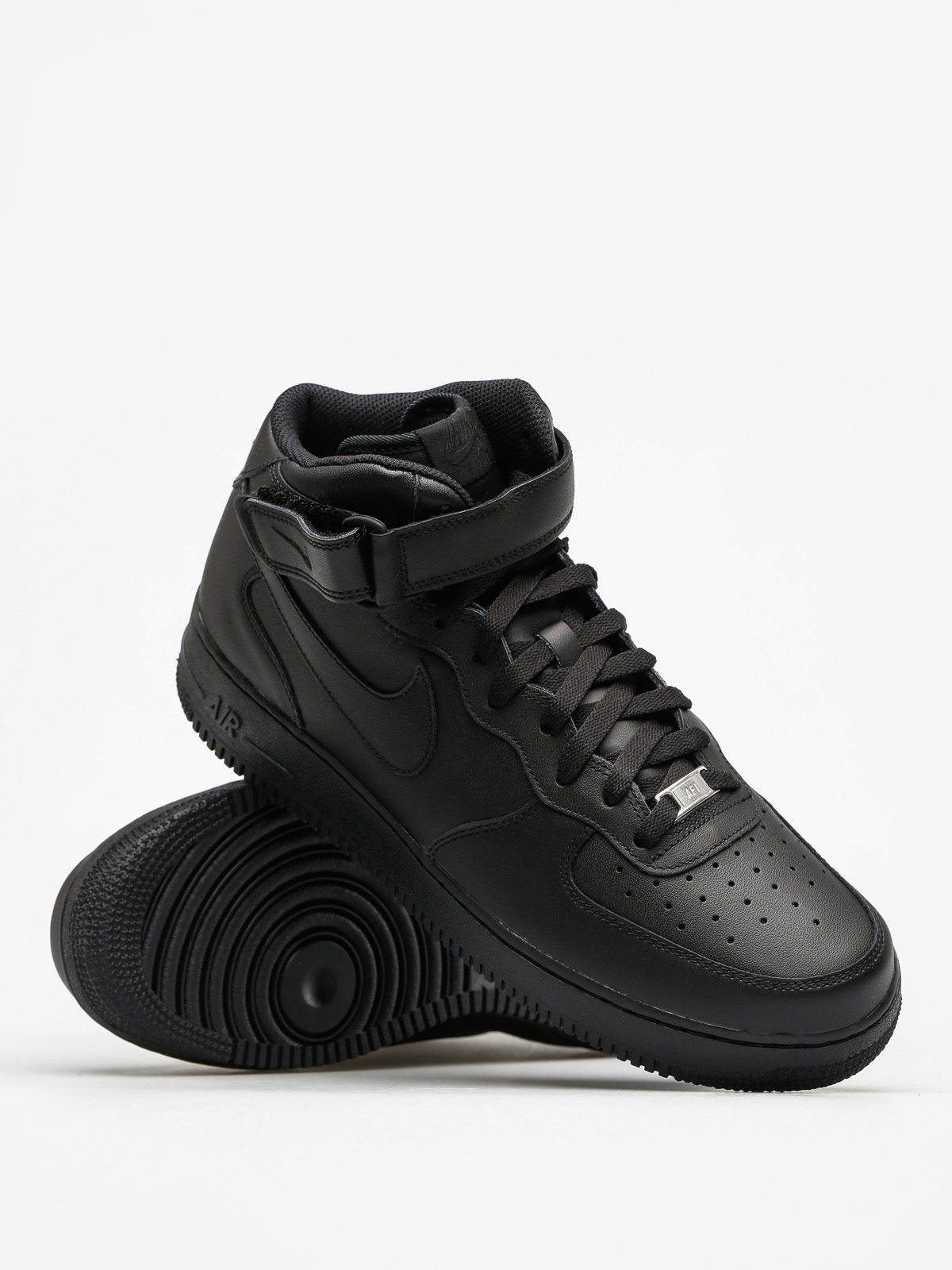 nike black air force 1 07 trainers