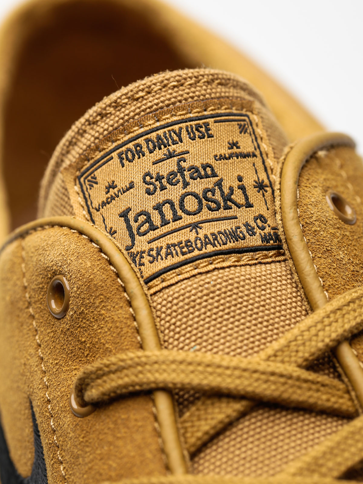 Nike SB Shoes Zoom Stefan Janoski (golden beige/black)