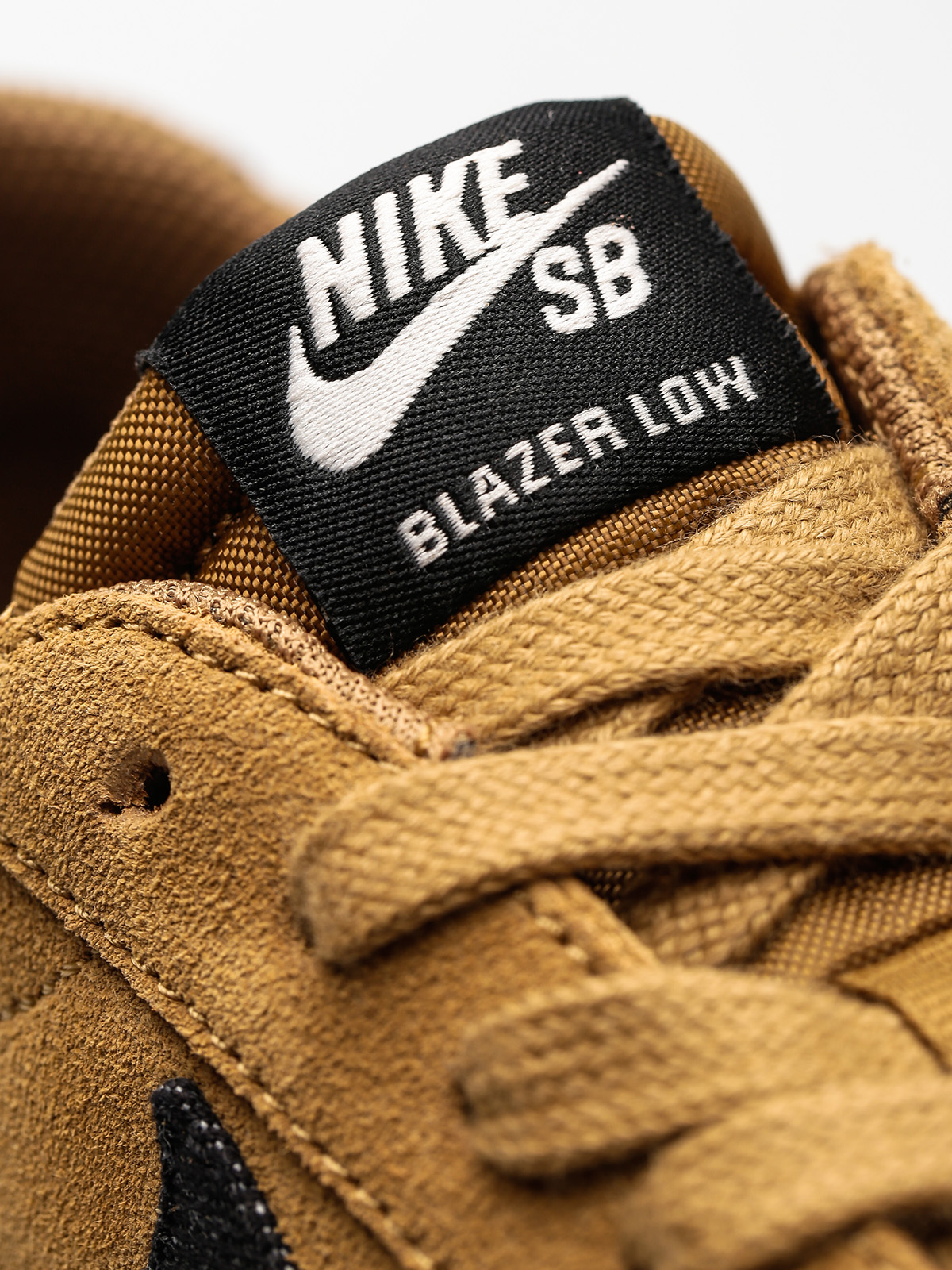 Nike SB Shoes Zoom Blazer Low (golden beige/black sail gum light brown)