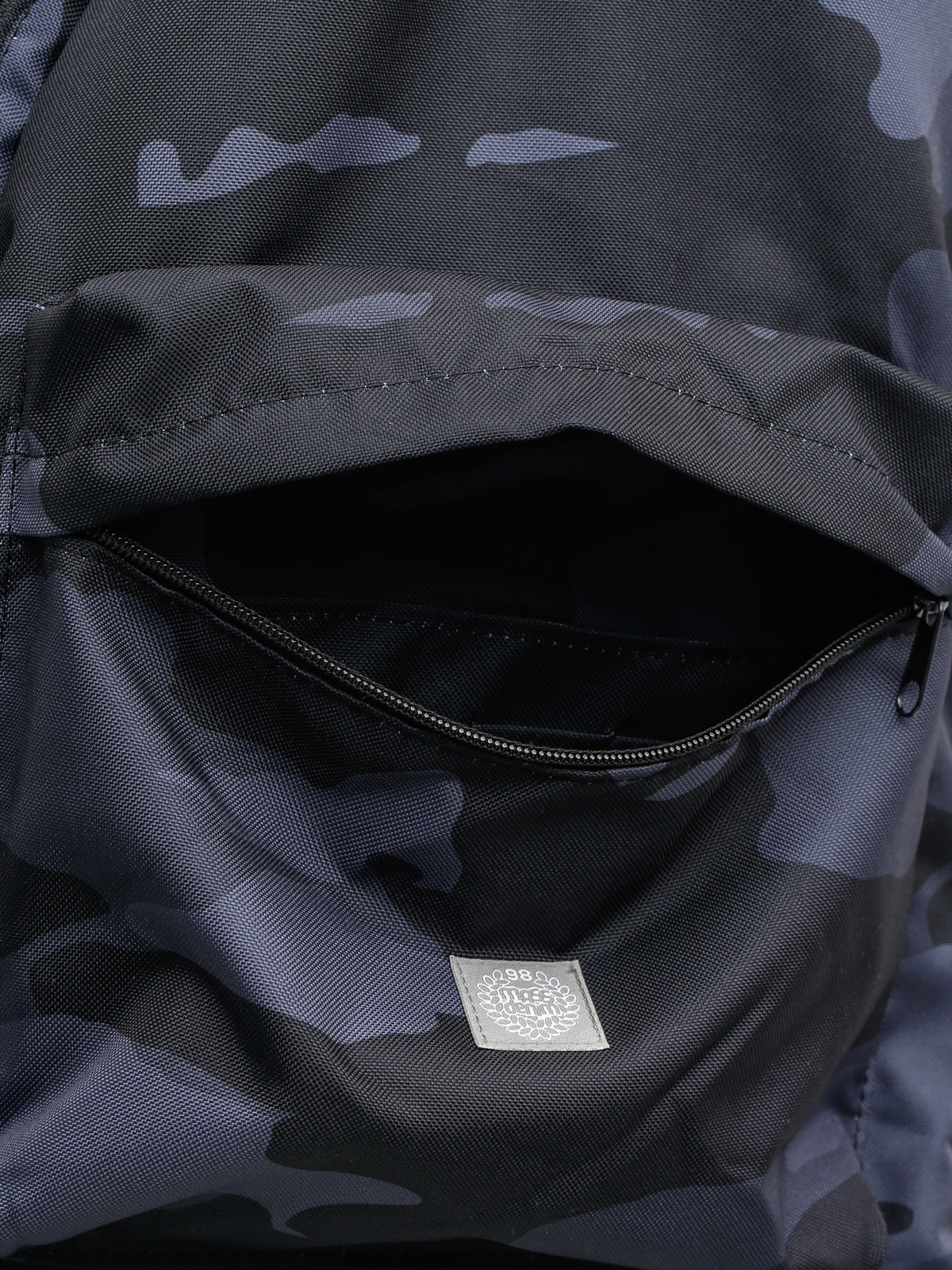 MassDnm Backpack Base (black camo)