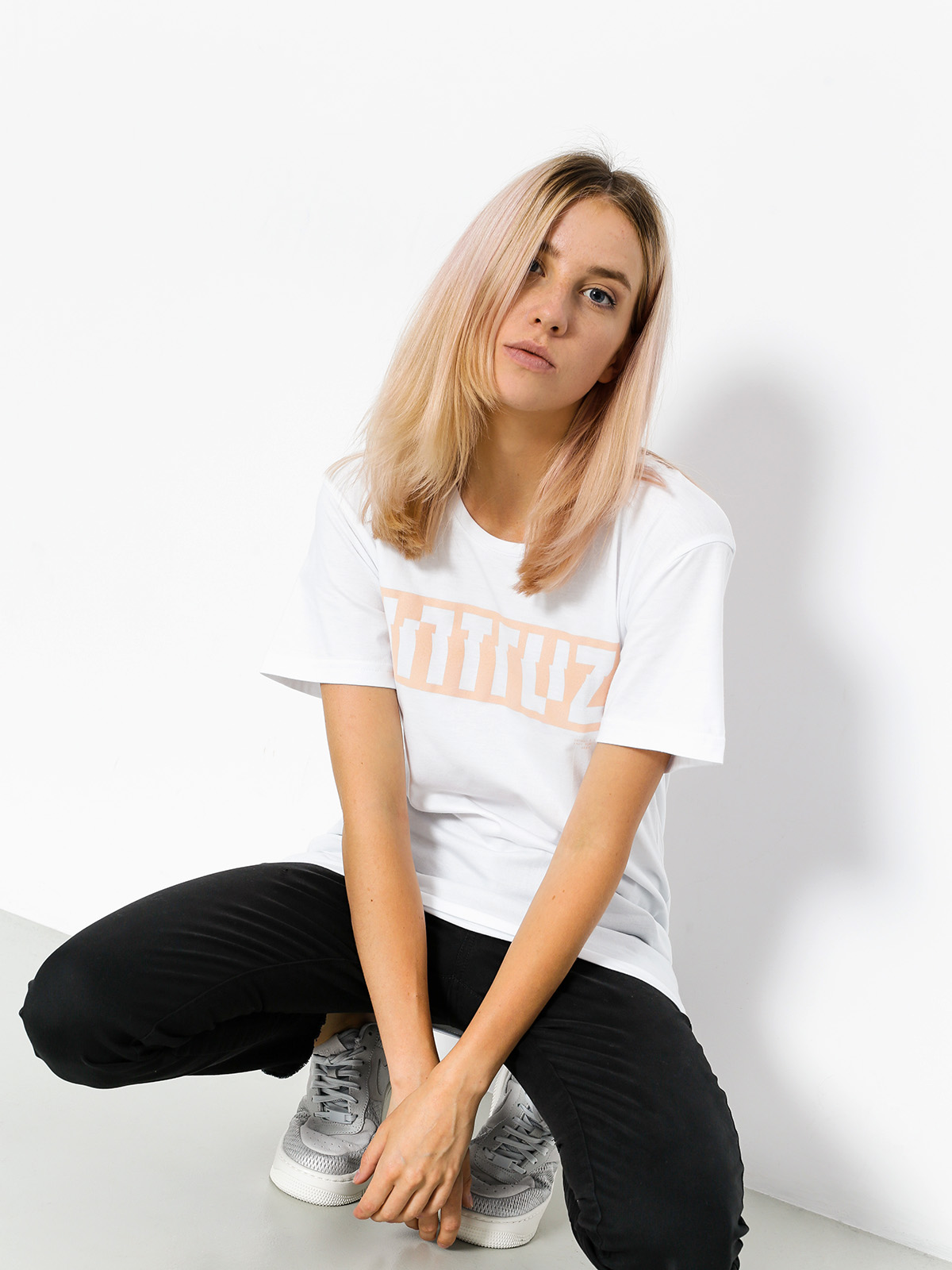 Intruz T-shirt Box Logo Wmn (white)