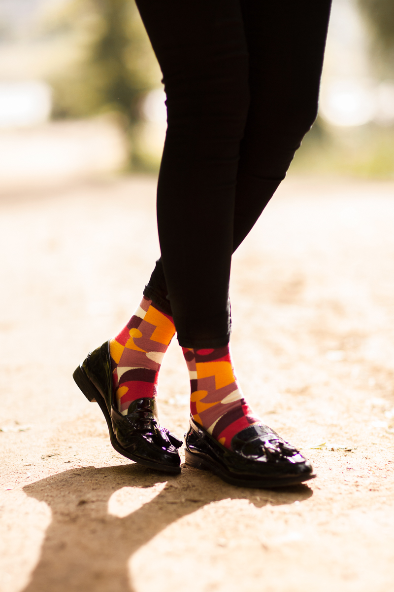 Many Mornings Socken Abstract Circles (maroon)
