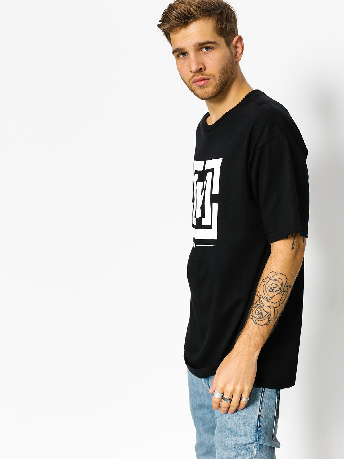 Kr3w T-shirt Bracket (black)