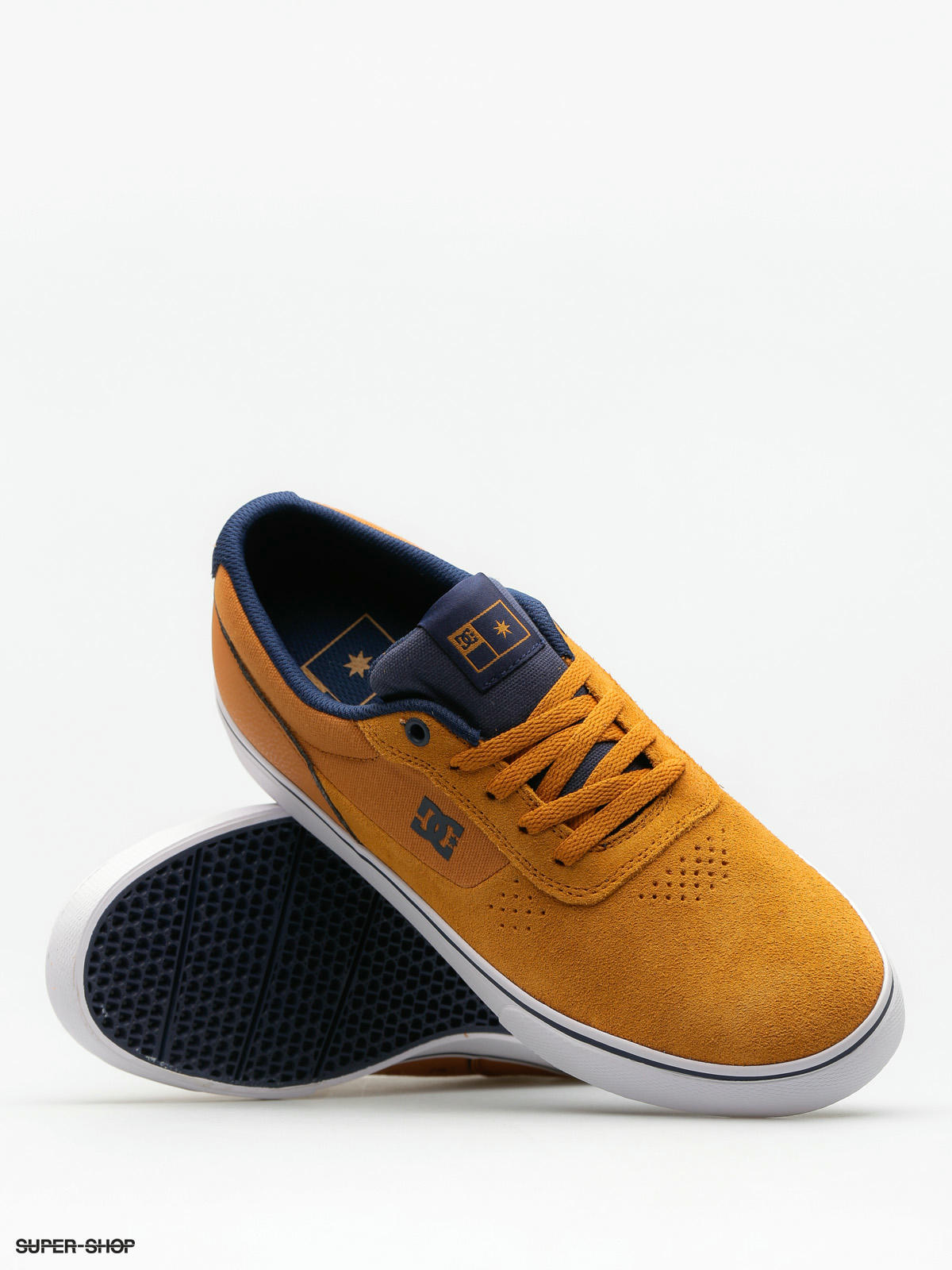 tan dc shoes