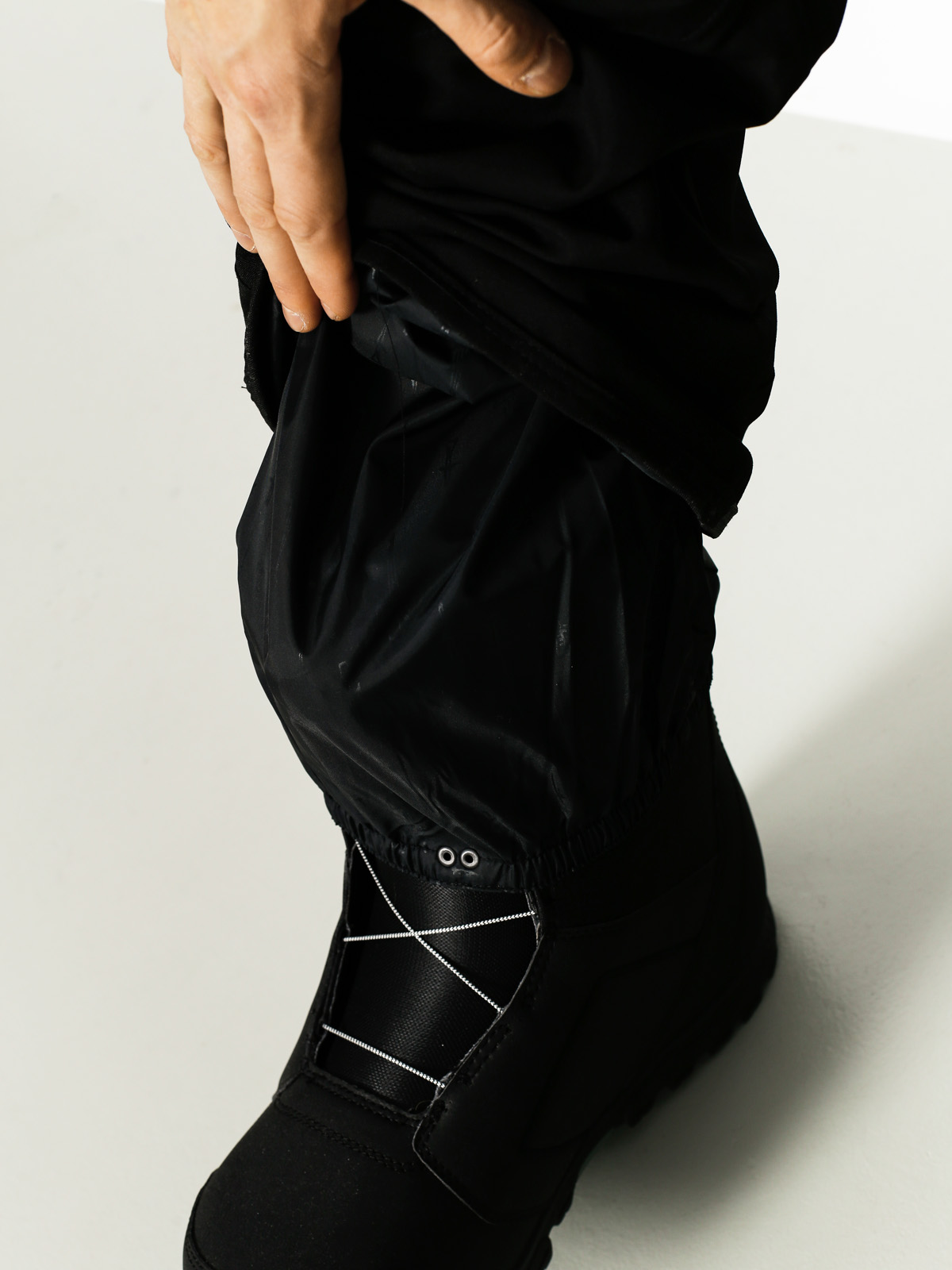 Mens Volcom Snowboard pants Roan Bib Overall (blk)
