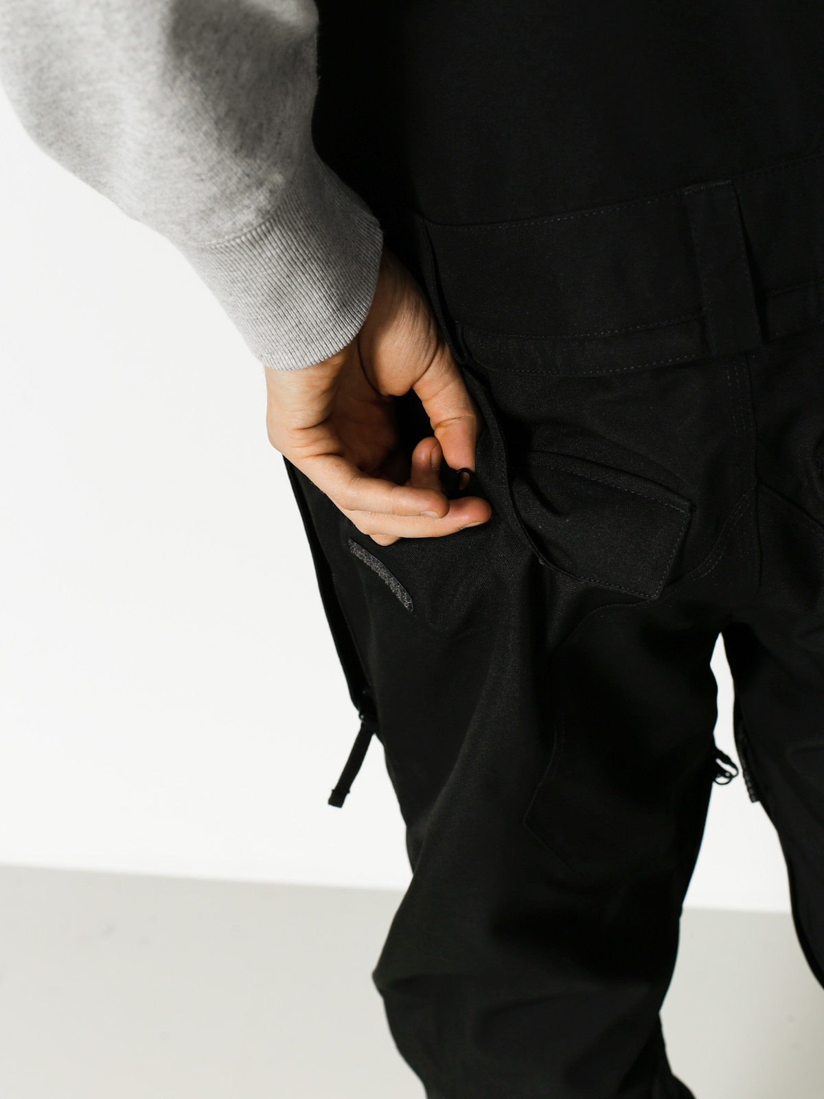 Mens Volcom Snowboard pants Roan Bib Overall (blk)