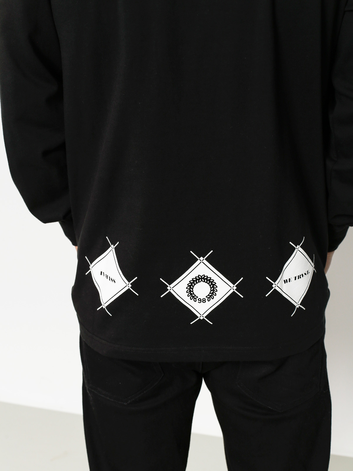 MassDnm Longsleeve Boss (black)