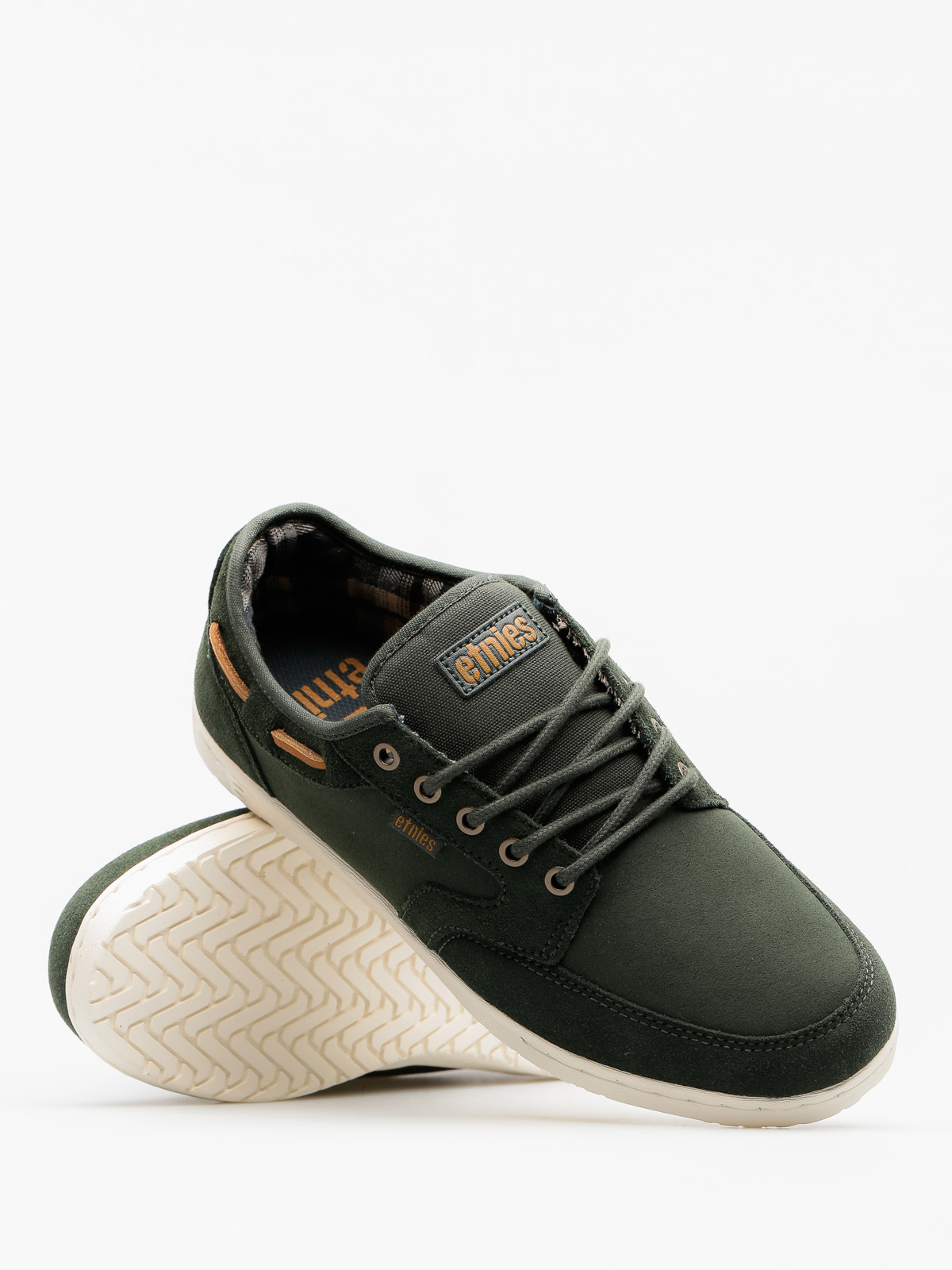 etnies boat shoes