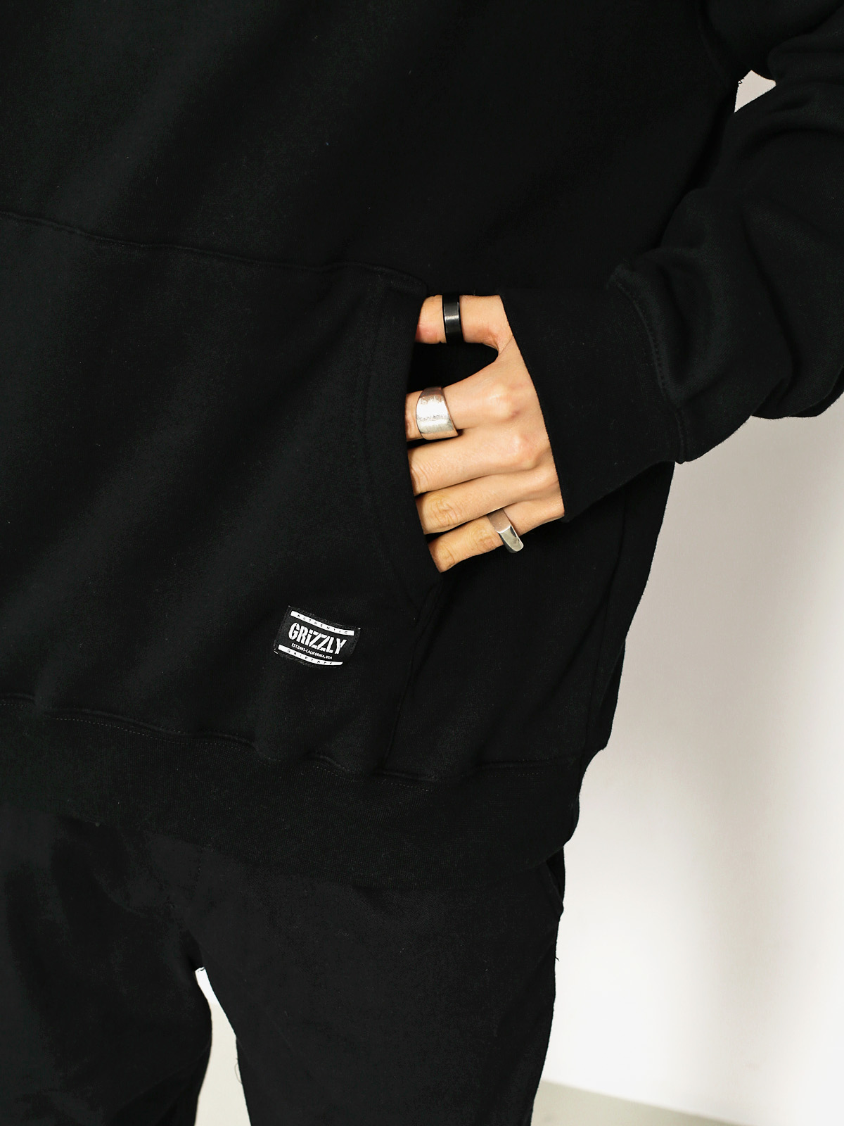 Grizzly Griptape Hoodie Riveted HD (black)