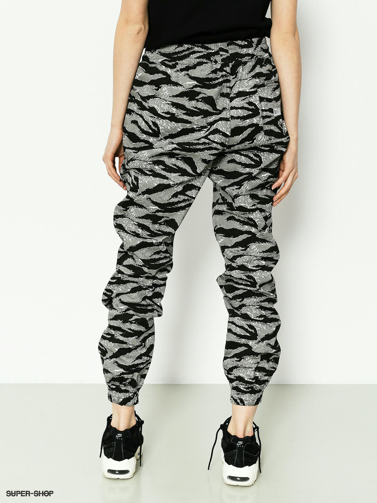 Nike tiger camo top leggings