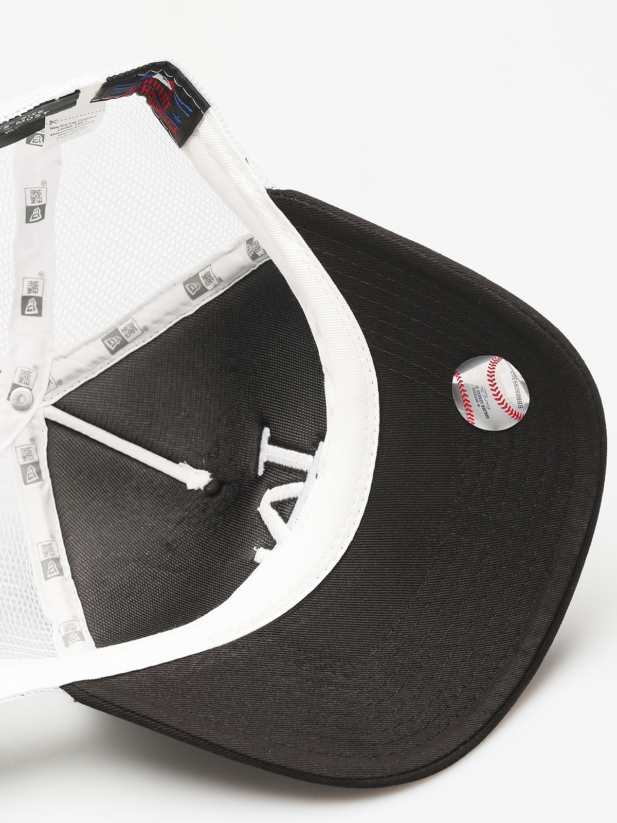 [New Era]★韓国人気★CAPS ON THE SKATEBOARD CREW NECK New Era Cap - The world's best skaters arrive in LA this