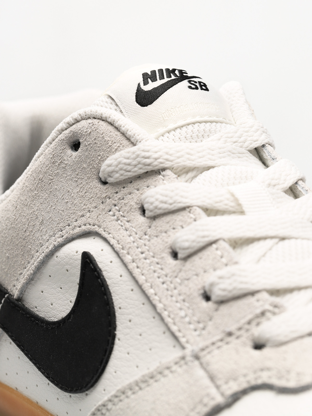 Nike SB Shoes Sb Delta Force Vulc (summit white/black gum light brown)
