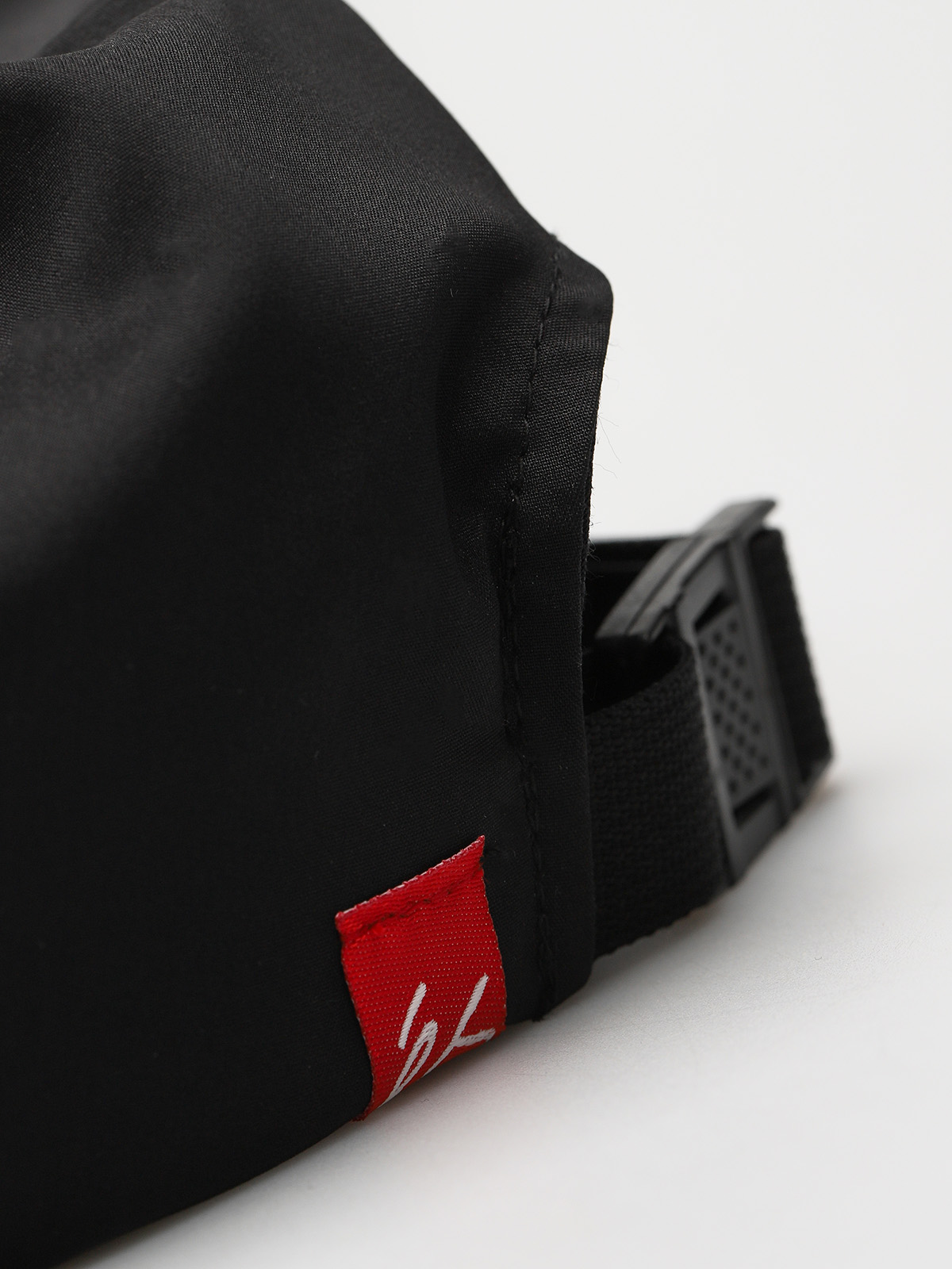 Es Cap Tech Script (black)